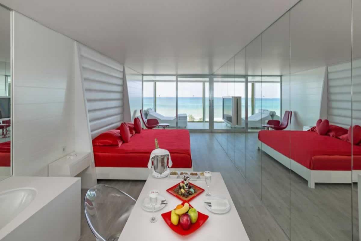 En fazla 3 yetişkin.