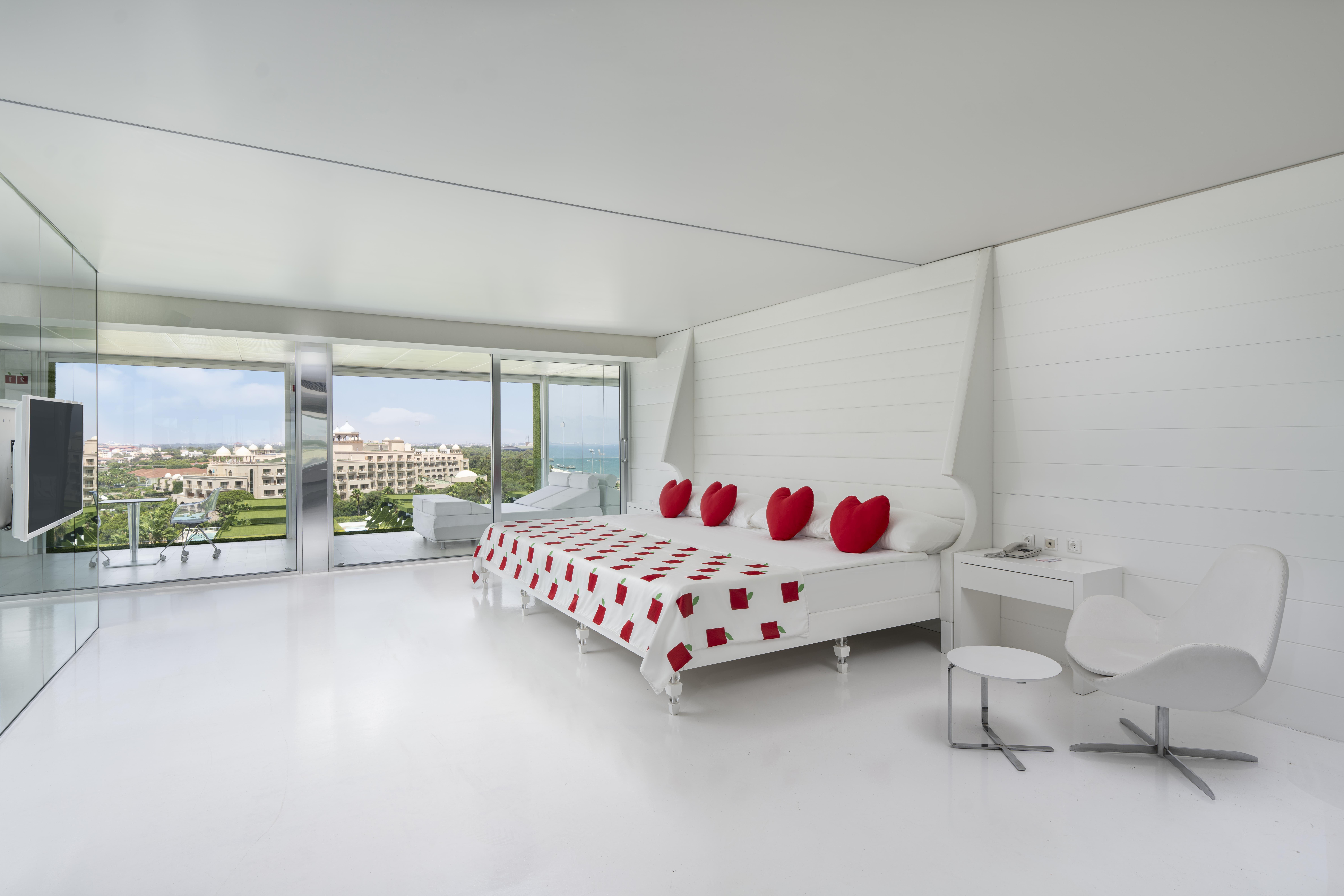 En az 3 yetişkin, En fazla 6 yetişkin.