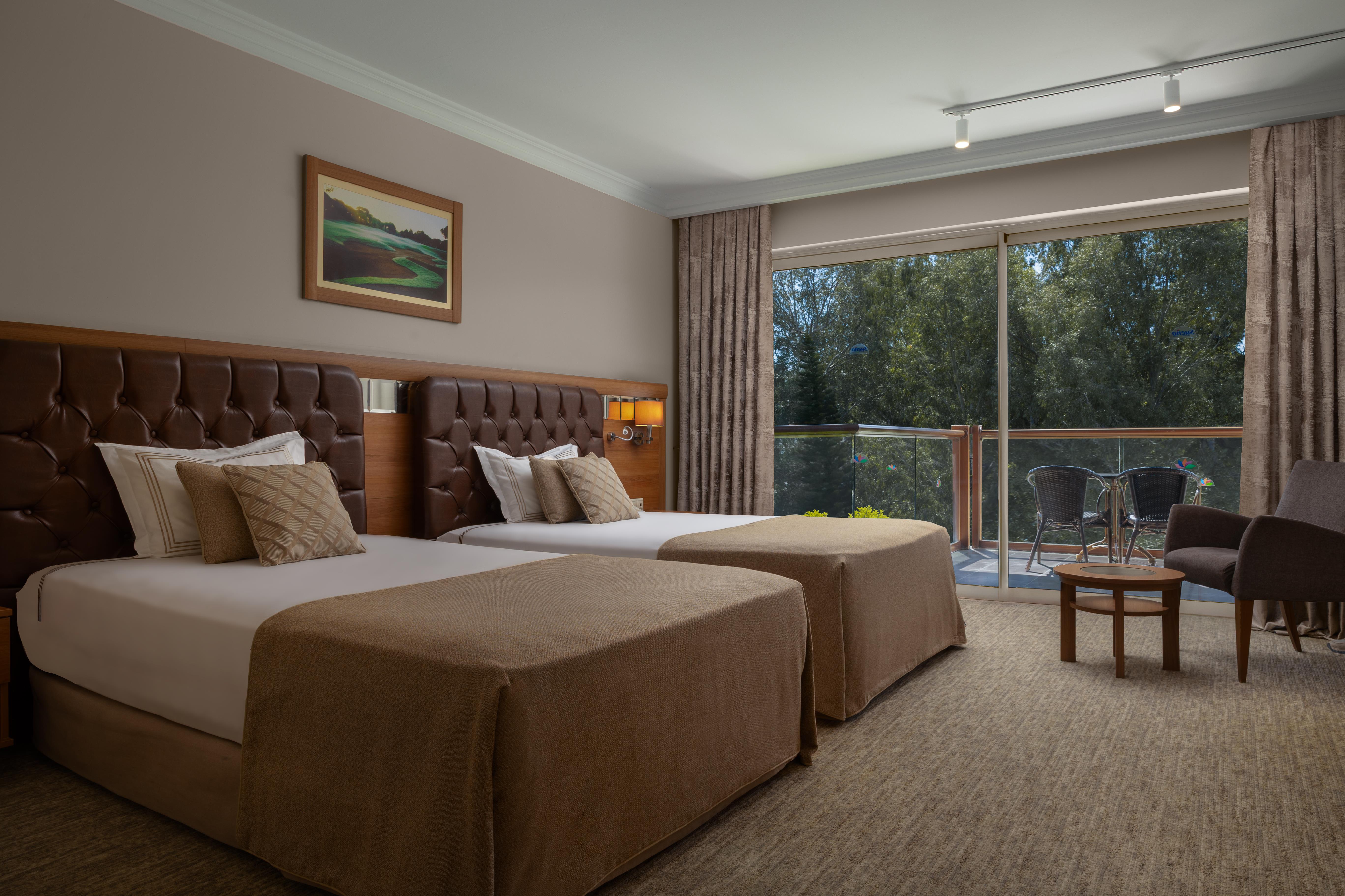 En fazla 3 yetişkin veya 2 yetişkin + 2 çocuk.