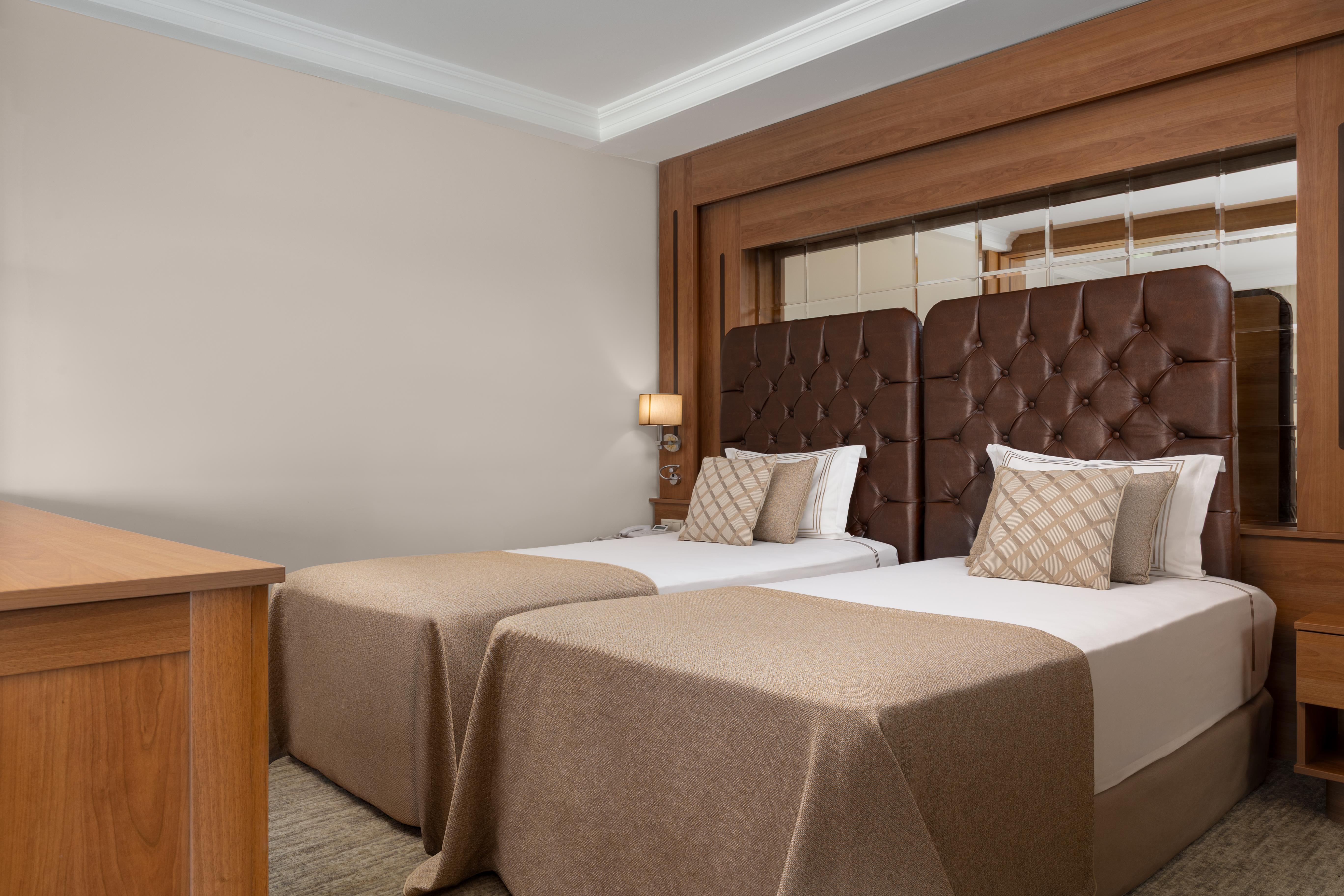 En fazla 3 yetişkin veya 2 yetişkin + 2 çocuk.