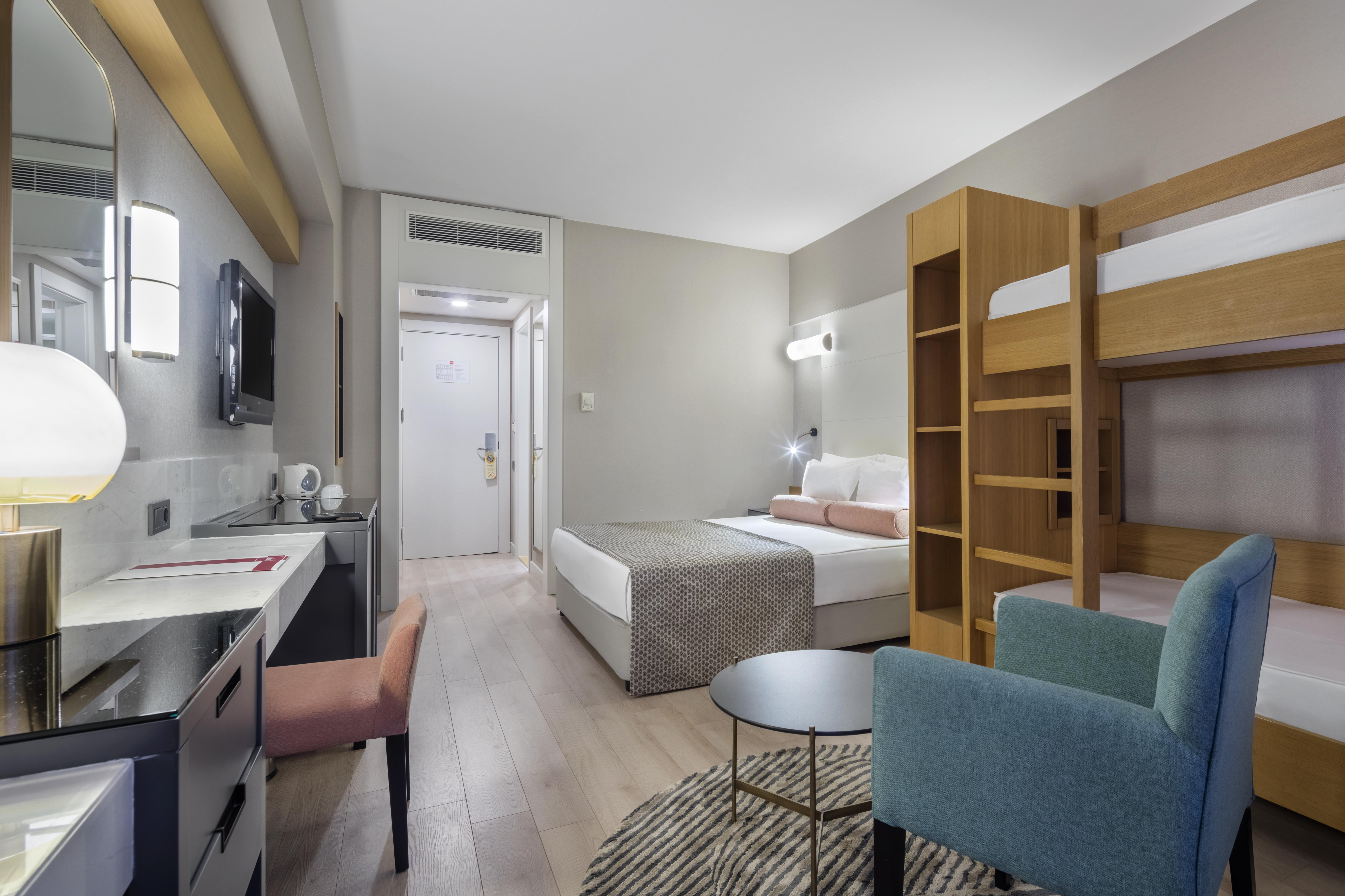 En az 2 yetişkin, En fazla 2 yetişkin + 2 çocuk.