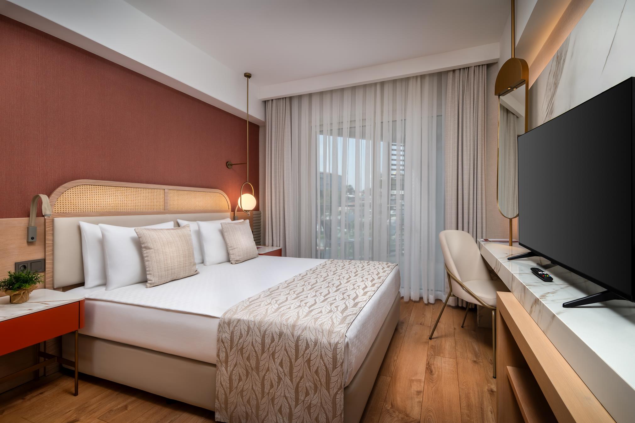 En az 2 yetişkin, En fazla 3 yetişkin.