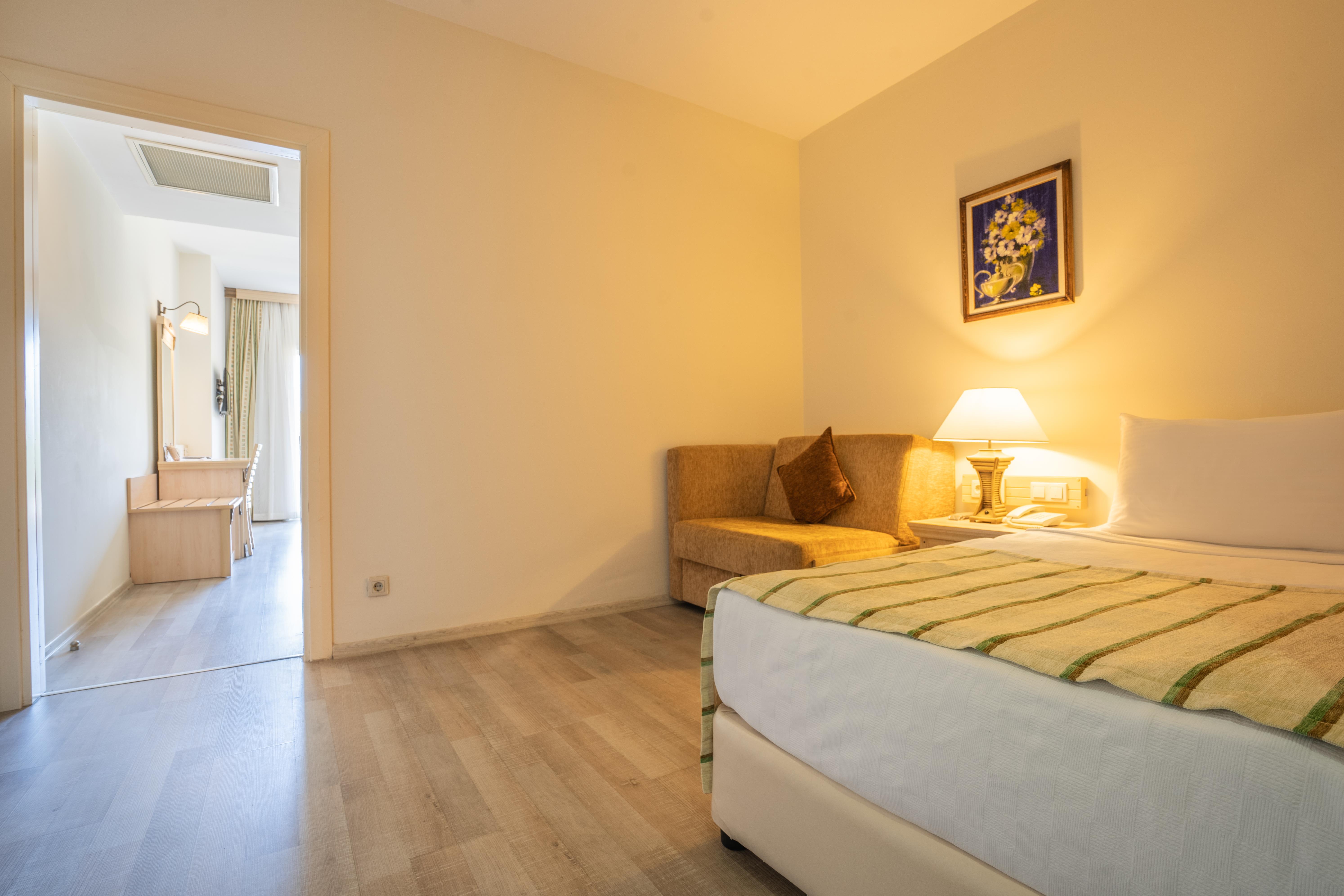 En az 2 yetişkin, En fazla 4 yetişkin + 1 bebek (0-2 yaş) veya 3 yetişkin + 1 çocuk + 1 bebek (0-2 yaş).