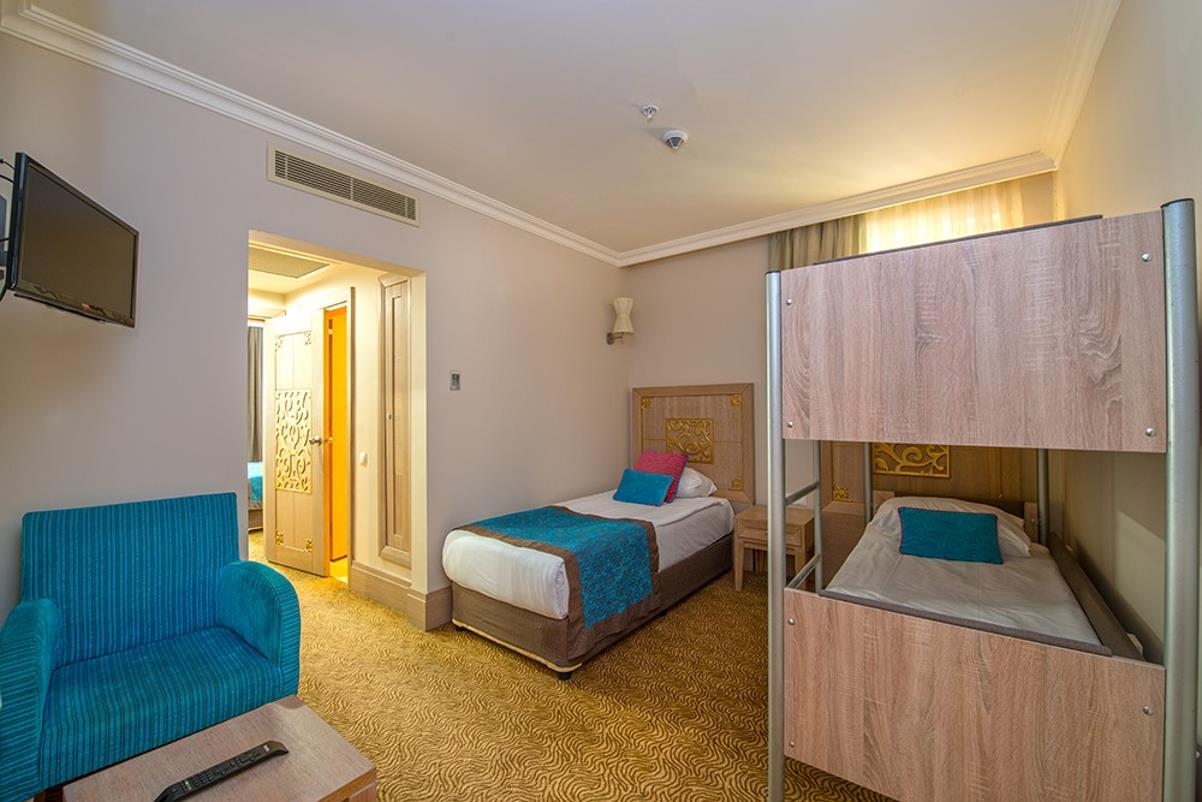 En az 2 yetişkin, En fazla 3 yetişkin + 2 çocuk veya 2 yetişkin + 2 çocuk.