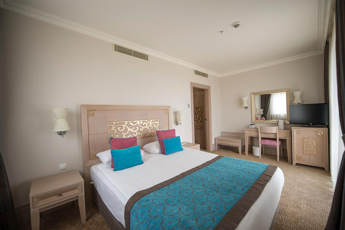 En fazla 3 yetişkin veya 2 yetişkin + 1 çocuk.