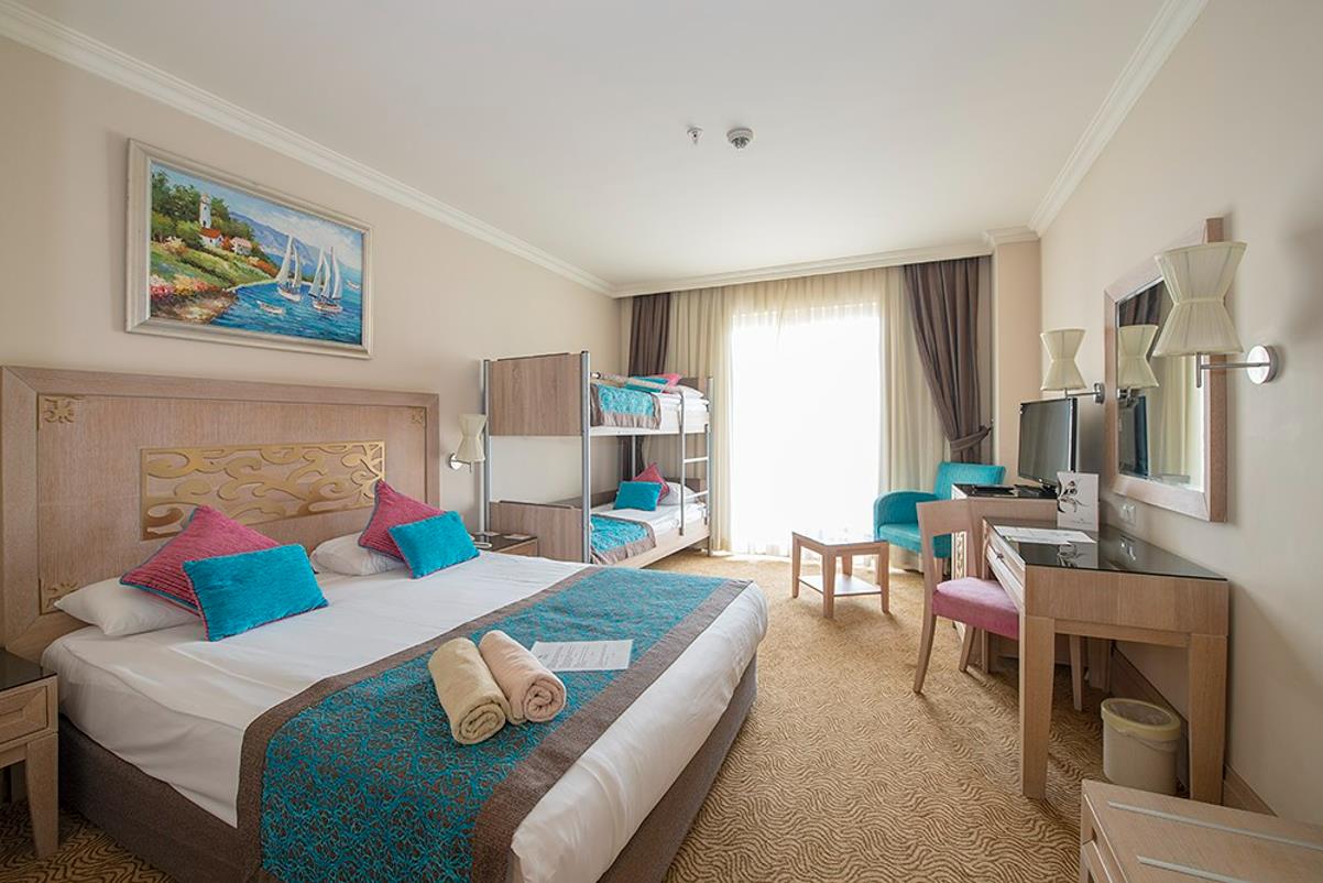 En fazla 3 yetişkin veya 2 yetişkin + 1 çocuk.