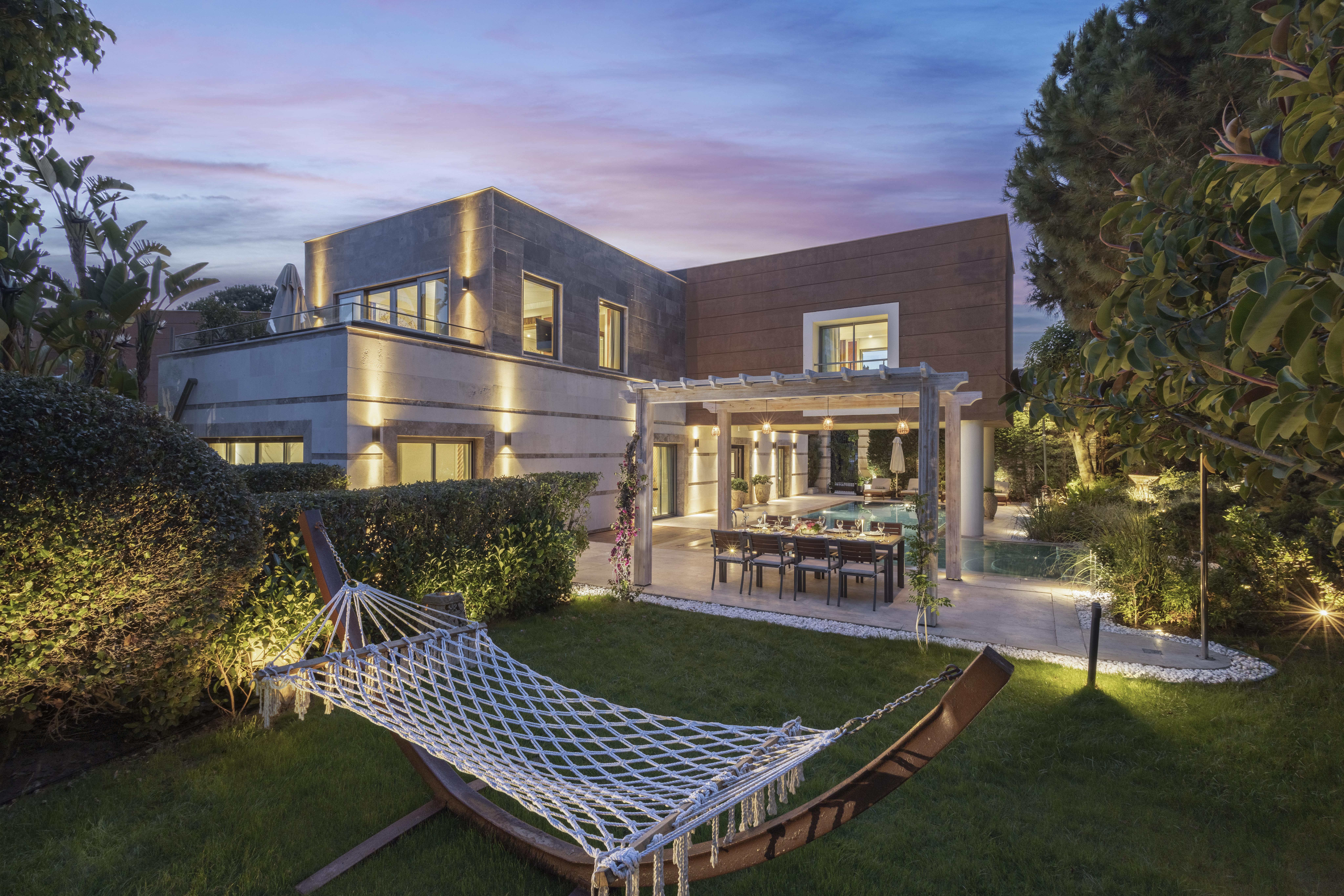 En az 2 yetişkin, En fazla 7 yetişkin.