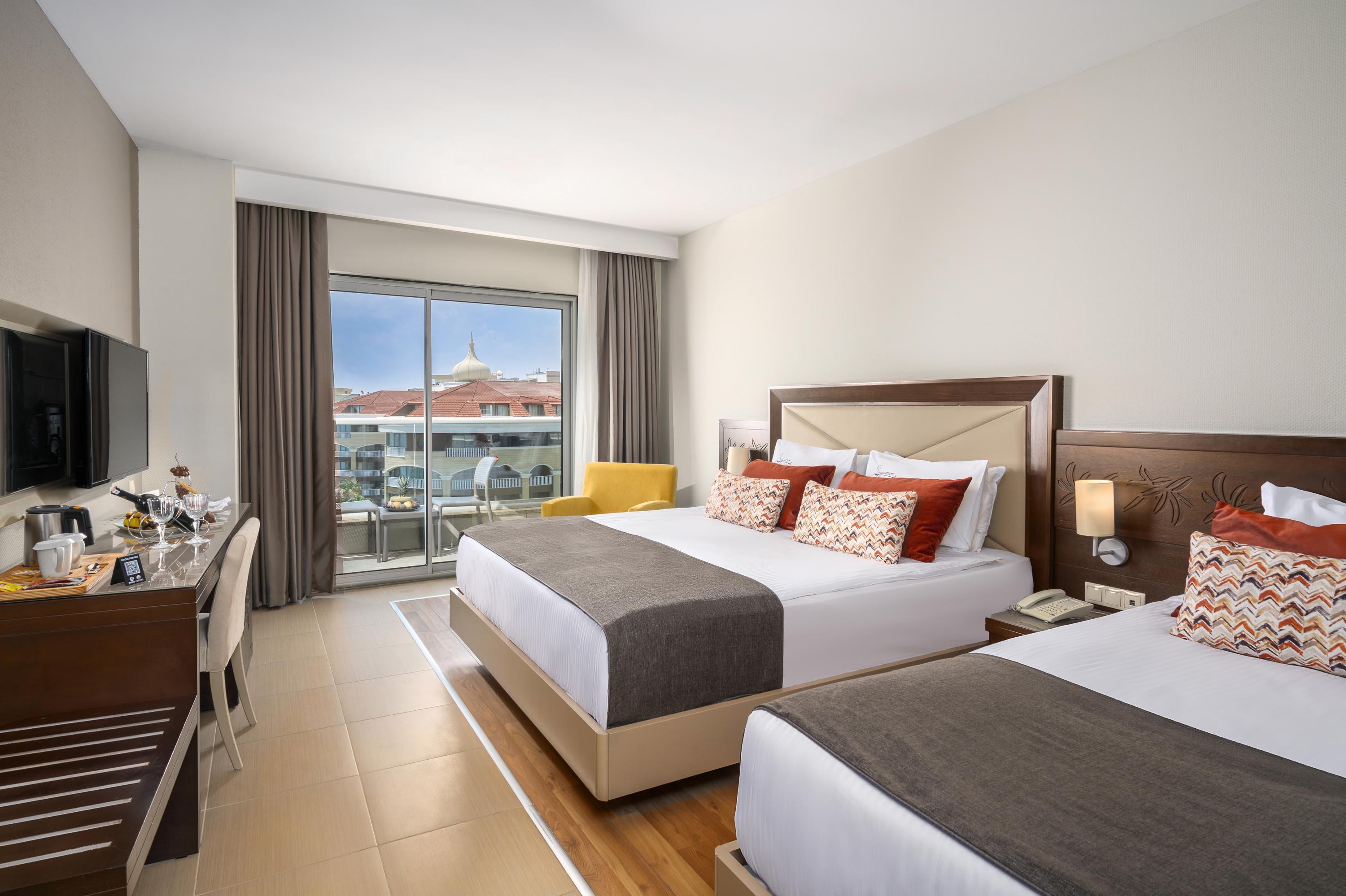 En az 2 yetişkin, En fazla 3 yetişkin + 1 çocuk veya 2 yetişkin + 2 çocuk.