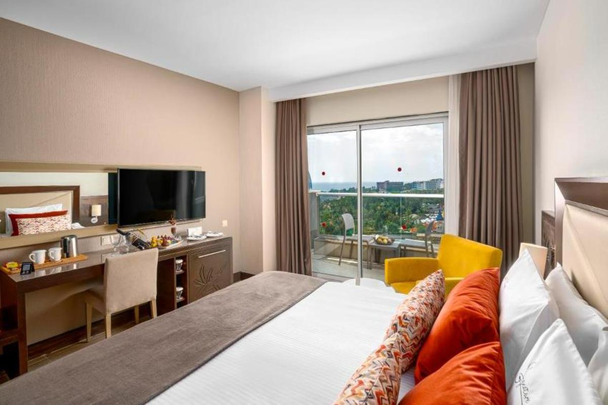 En az 2 yetişkin, En fazla 3 yetişkin + 1 çocuk veya 2 yetişkin + 2 çocuk.