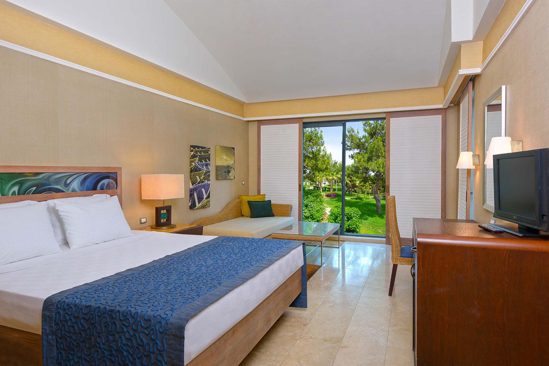 En az 3 yetişkin, En fazla 4 yetişkin + 1 çocuk veya 3 yetişkin + 2 çocuk.