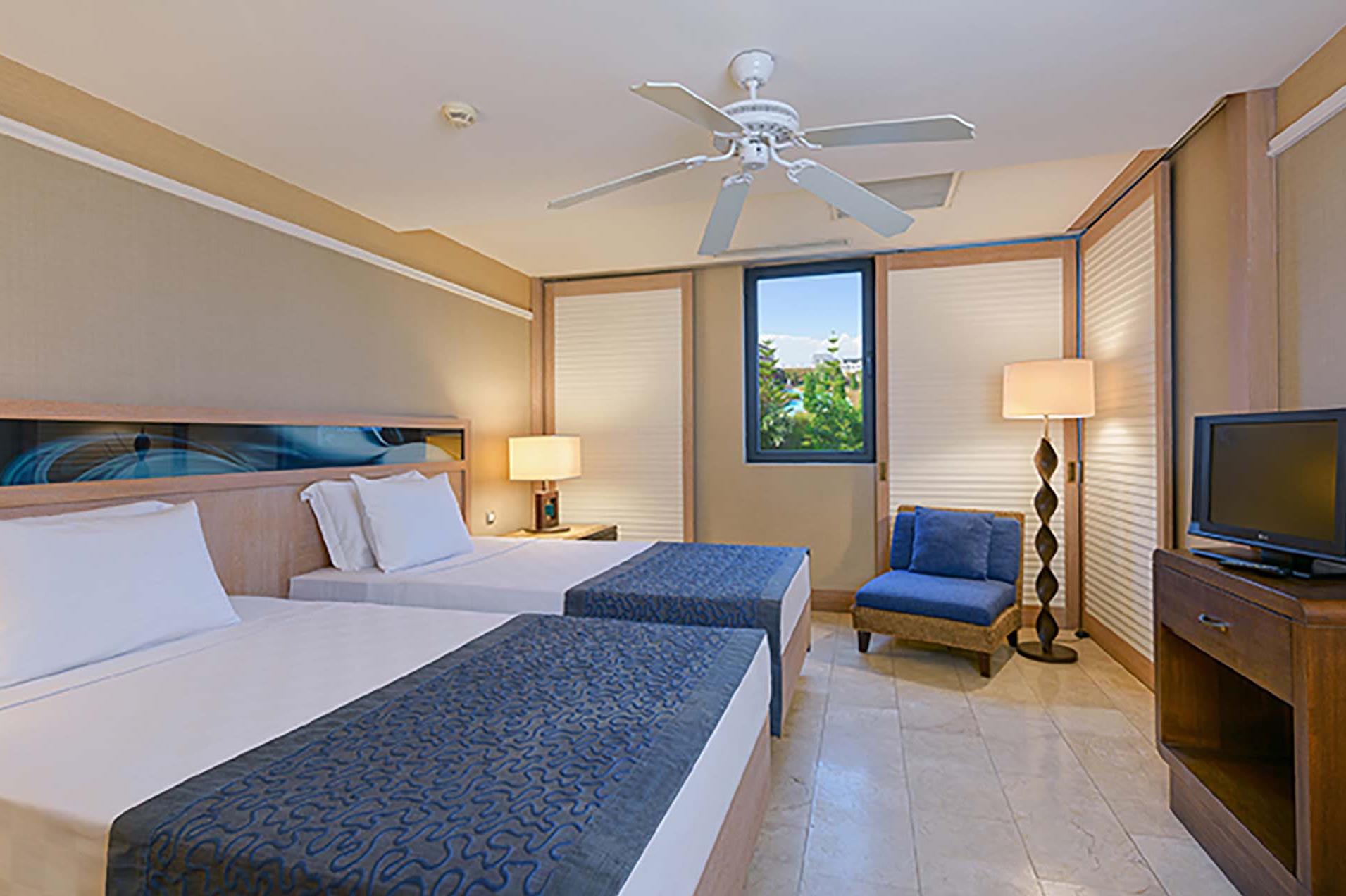 En az 3 yetişkin, En fazla 4 yetişkin + 1 çocuk veya 3 yetişkin + 2 çocuk.