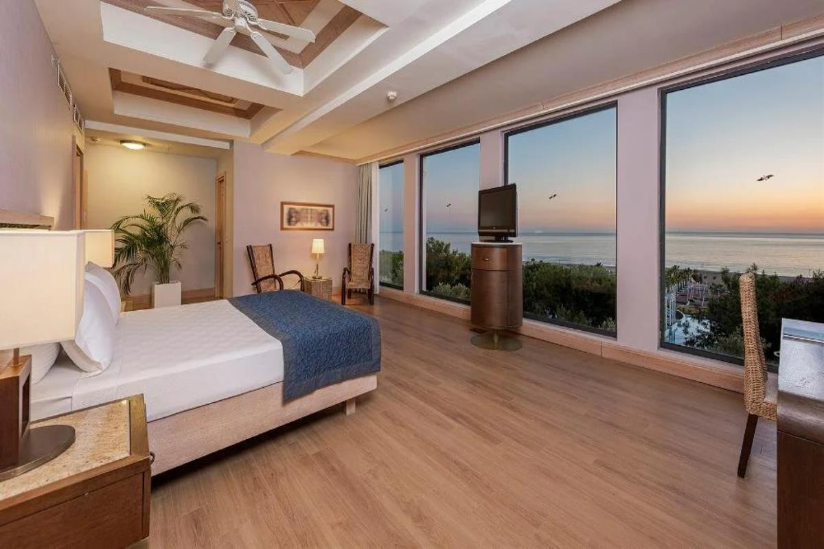 En az 3 yetişkin, En fazla 5 yetişkin veya 4 yetişkin + 1 çocuk.