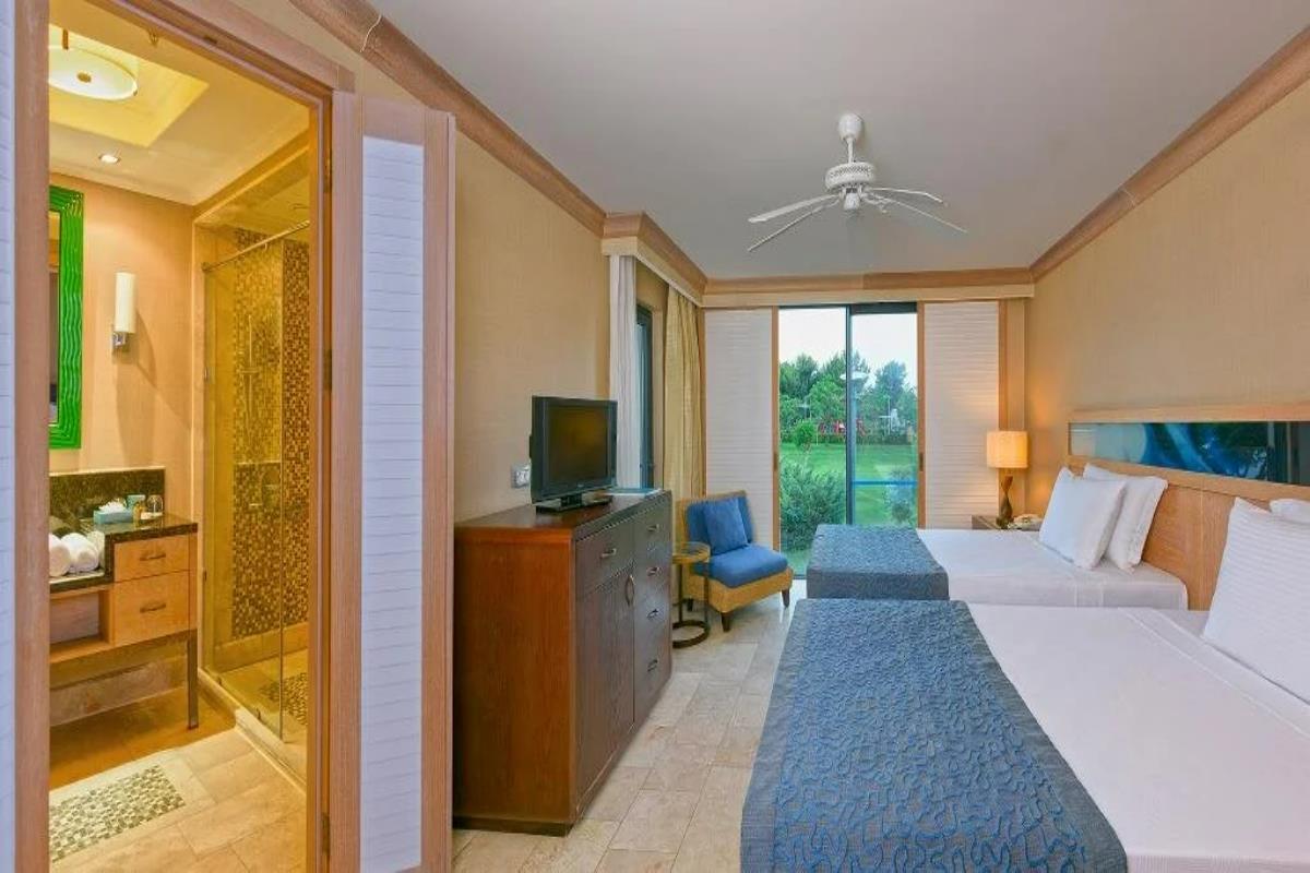 En az 3 yetişkin, En fazla 4 yetişkin + 1 çocuk veya 3 yetişkin + 2 çocuk.