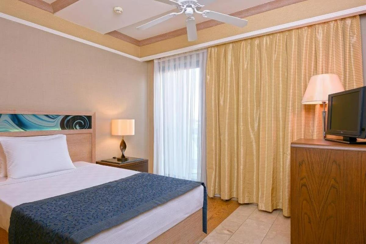 En az 3 yetişkin, En fazla 4 yetişkin + 1 çocuk veya 3 yetişkin + 2 çocuk.