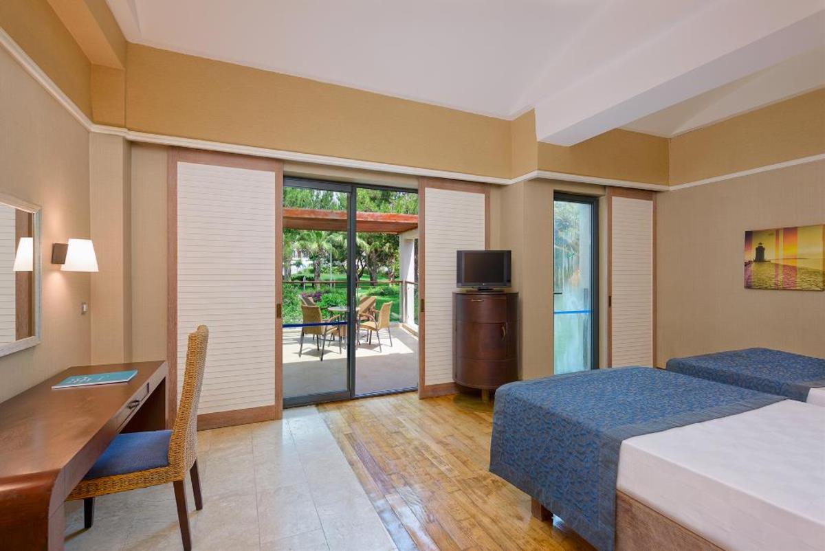 En az 3 yetişkin, En fazla 4 yetişkin veya 3 yetişkin + 1 çocuk.