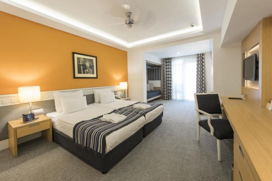 En fazla 3 yetişkin veya 2 yetişkin + 1 çocuk.