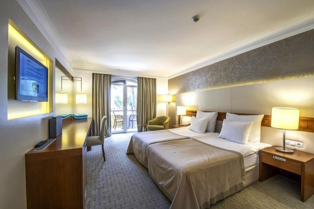 En az 2 yetişkin, En fazla 4 yetişkin + 1 çocuk veya 3 yetişkin + 2 çocuk.