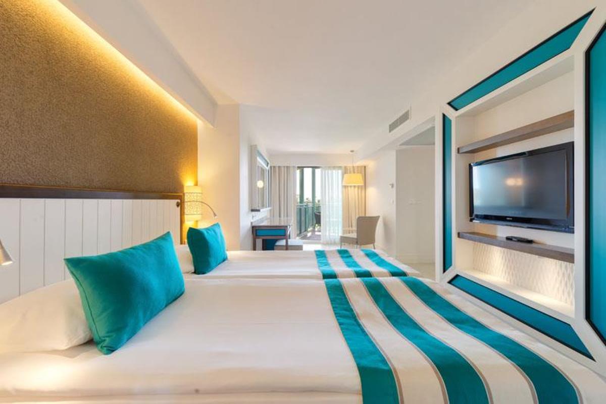 En az 2 yetişkin, En fazla 4 yetişkin veya 3 yetişkin + 1 çocuk.