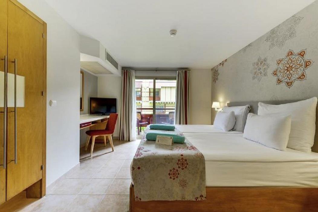 En az 2 yetişkin, En fazla 2 yetişkin.