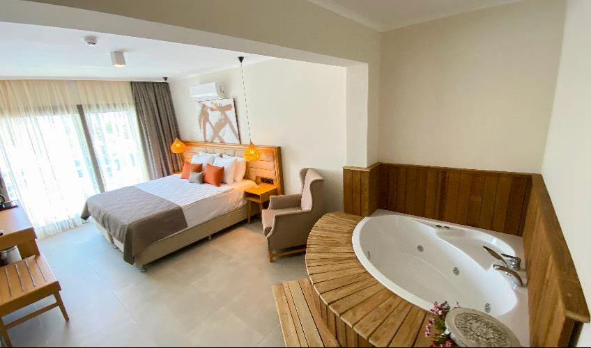 En fazla 3 yetişkin + 1 bebek (0-2 yaş) veya 2 yetişkin + 1 çocuk + 1 bebek (0-2 yaş).