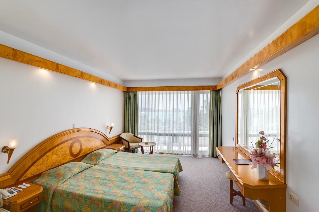 En fazla 3 yetişkin + 1 çocuk veya 2 yetişkin + 2 çocuk.