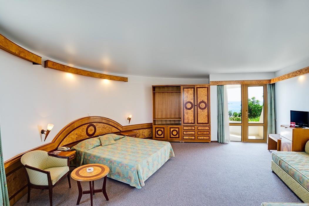 En az 3 yetişkin, En fazla 4 yetişkin + 1 çocuk veya 3 yetişkin + 2 çocuk.