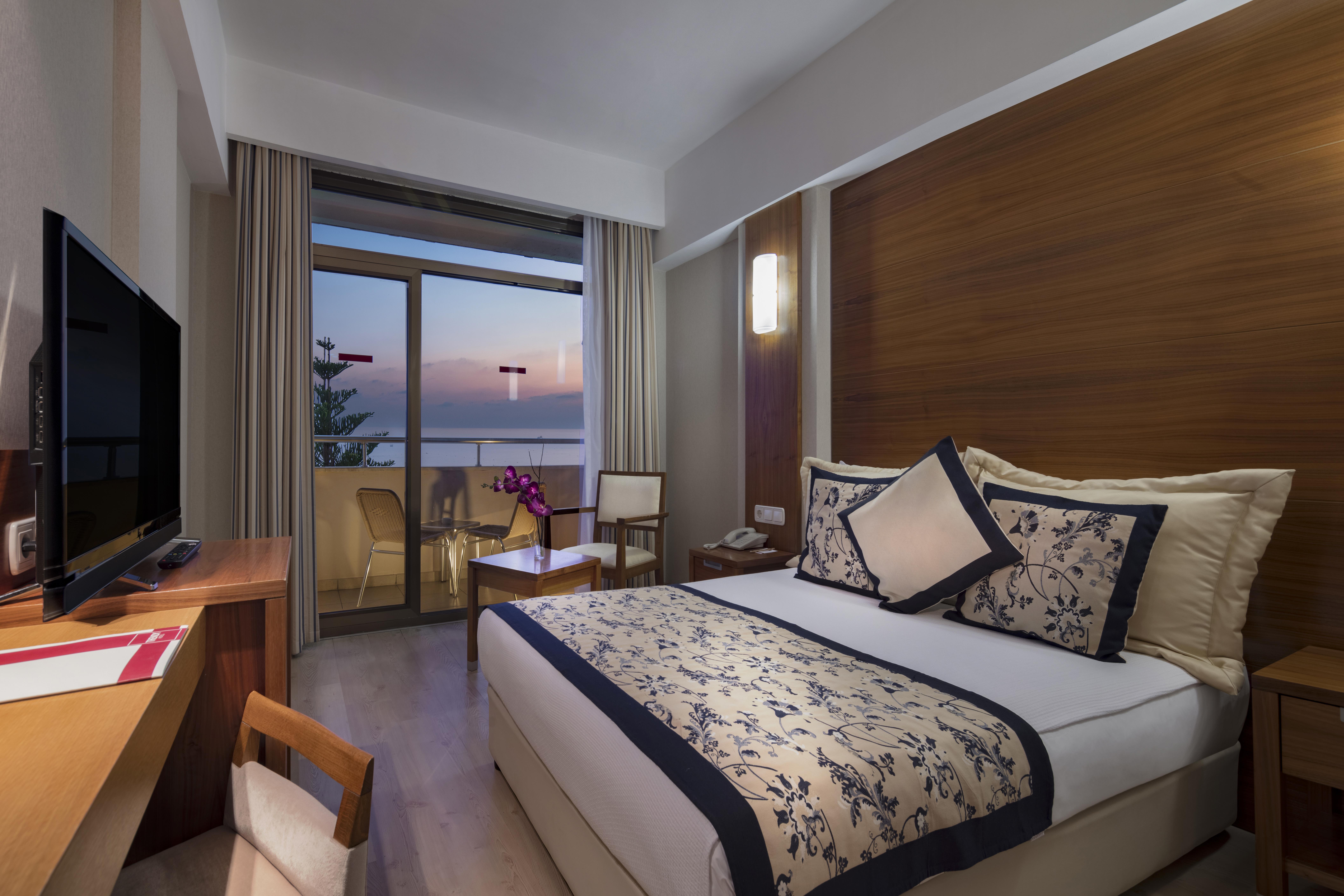 En fazla 2 yetişkin.