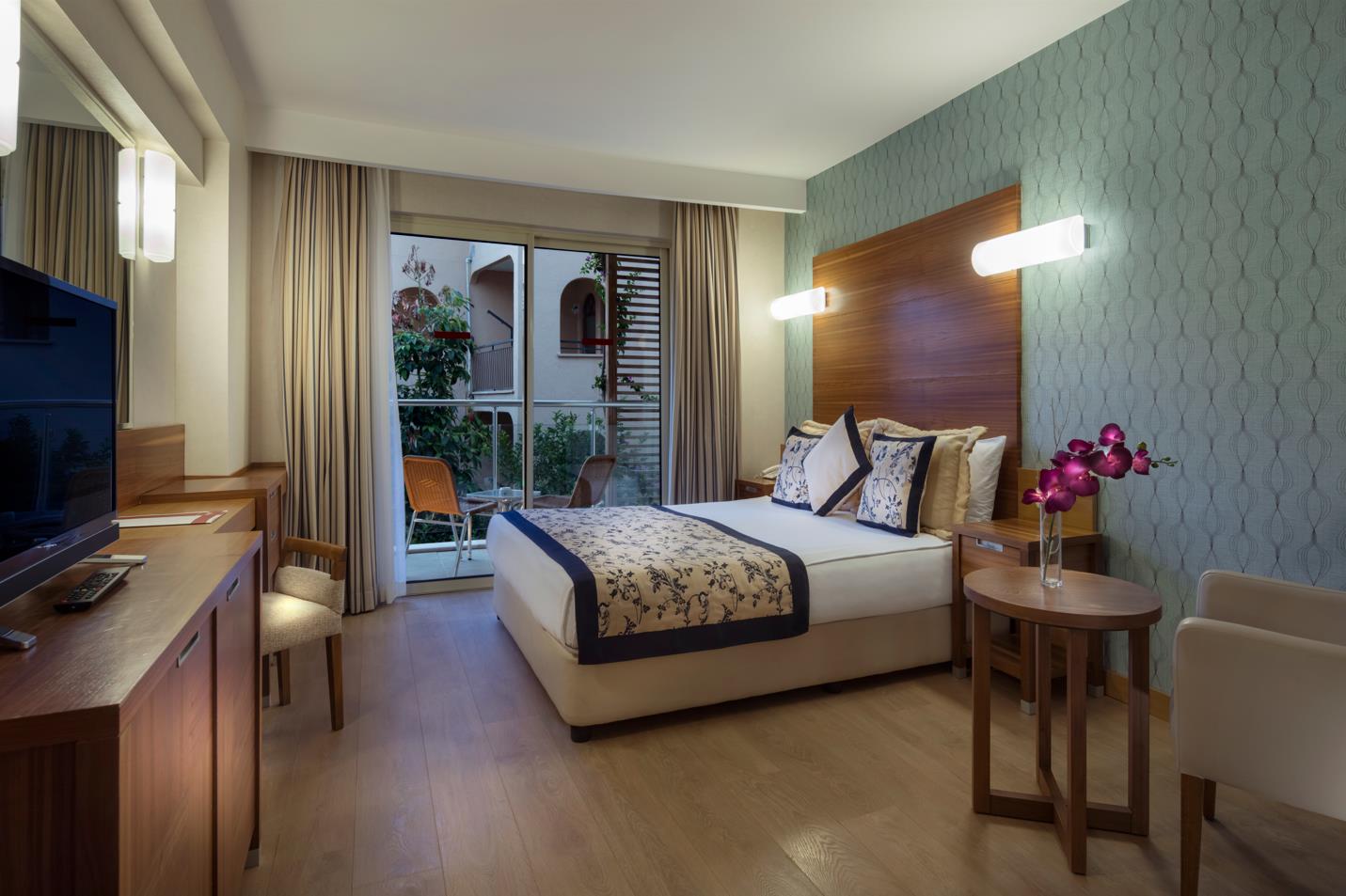 En fazla 2 yetişkin.