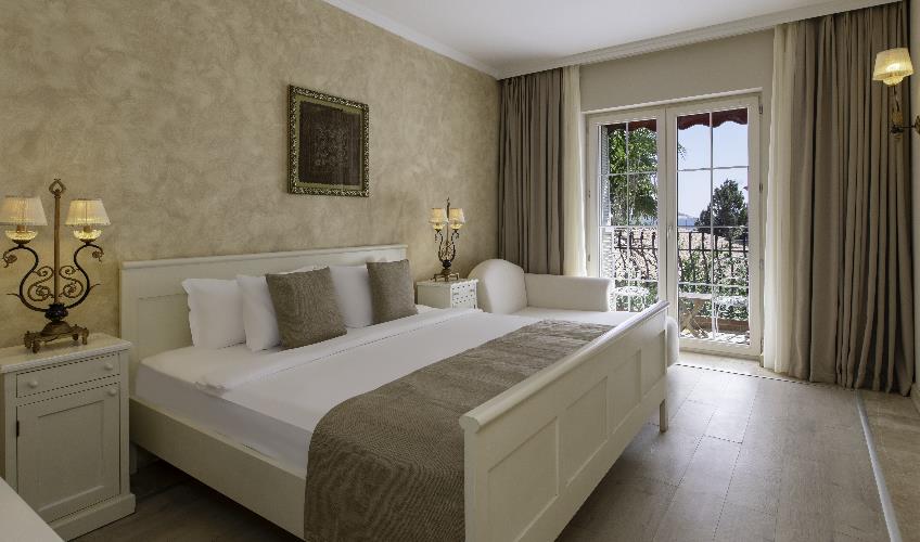 En fazla 4 yetişkin.