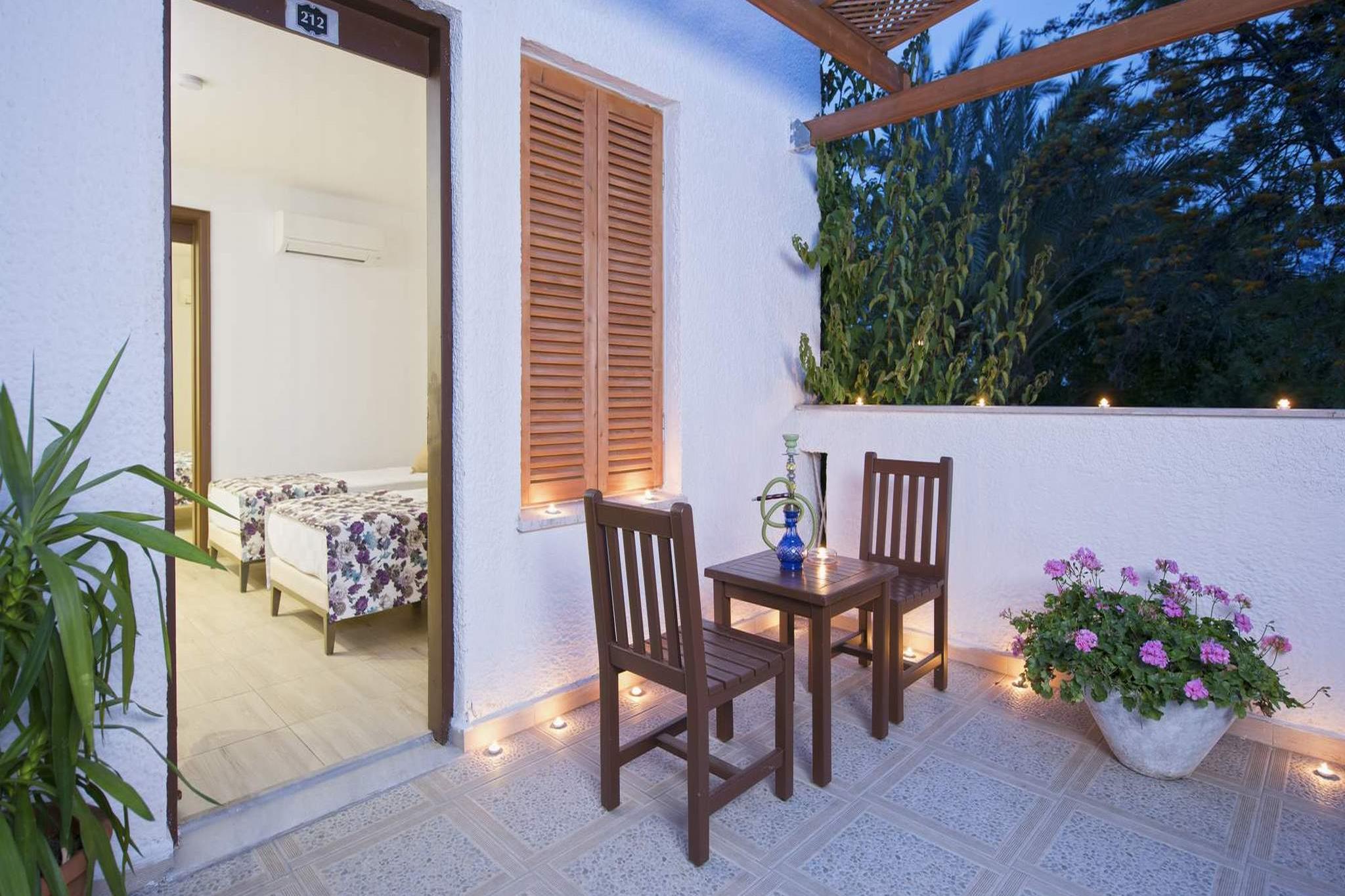 En az 2 yetişkin, En fazla 4 yetişkin veya 3 yetişkin + 1 çocuk.