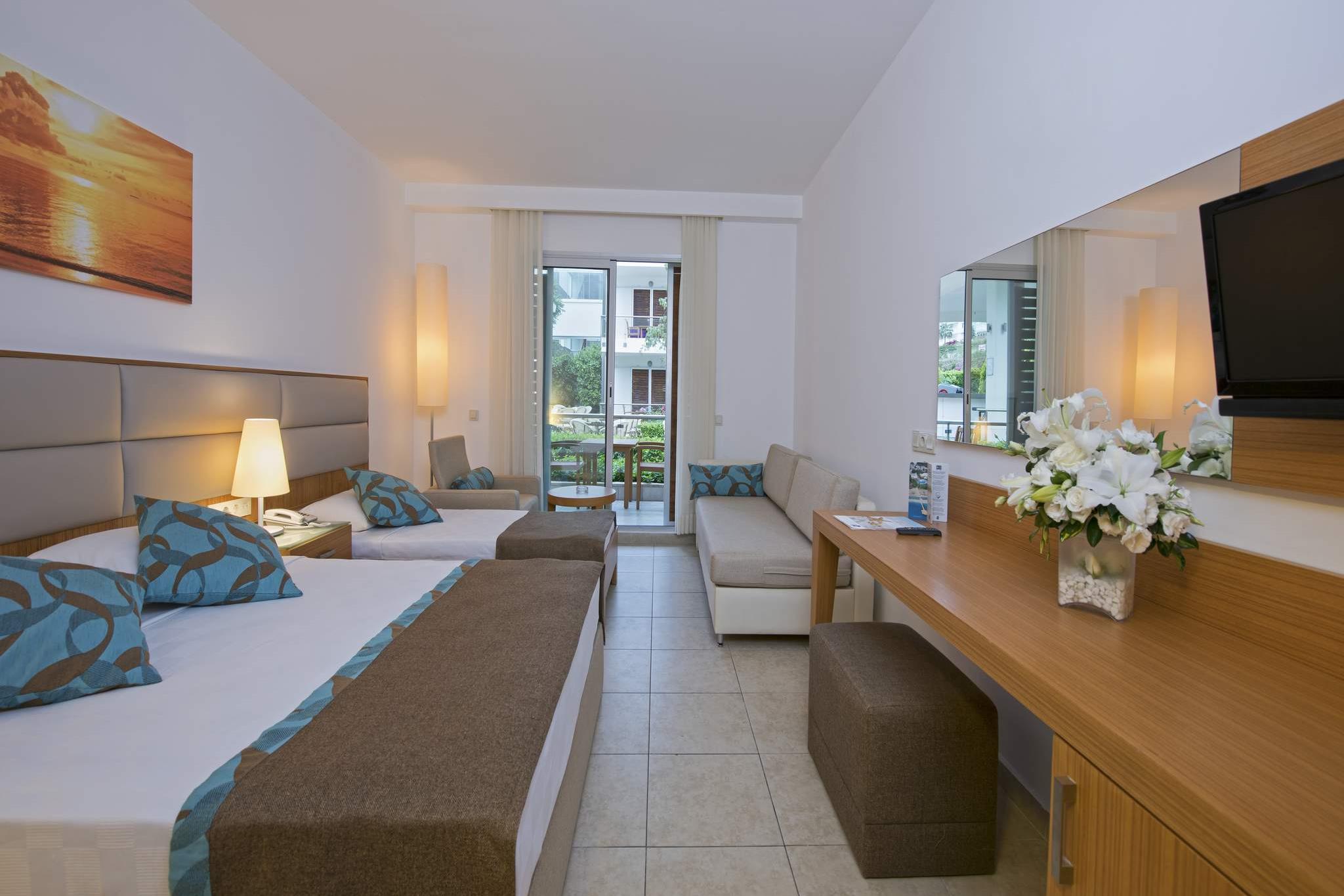 En fazla 3 yetişkin.