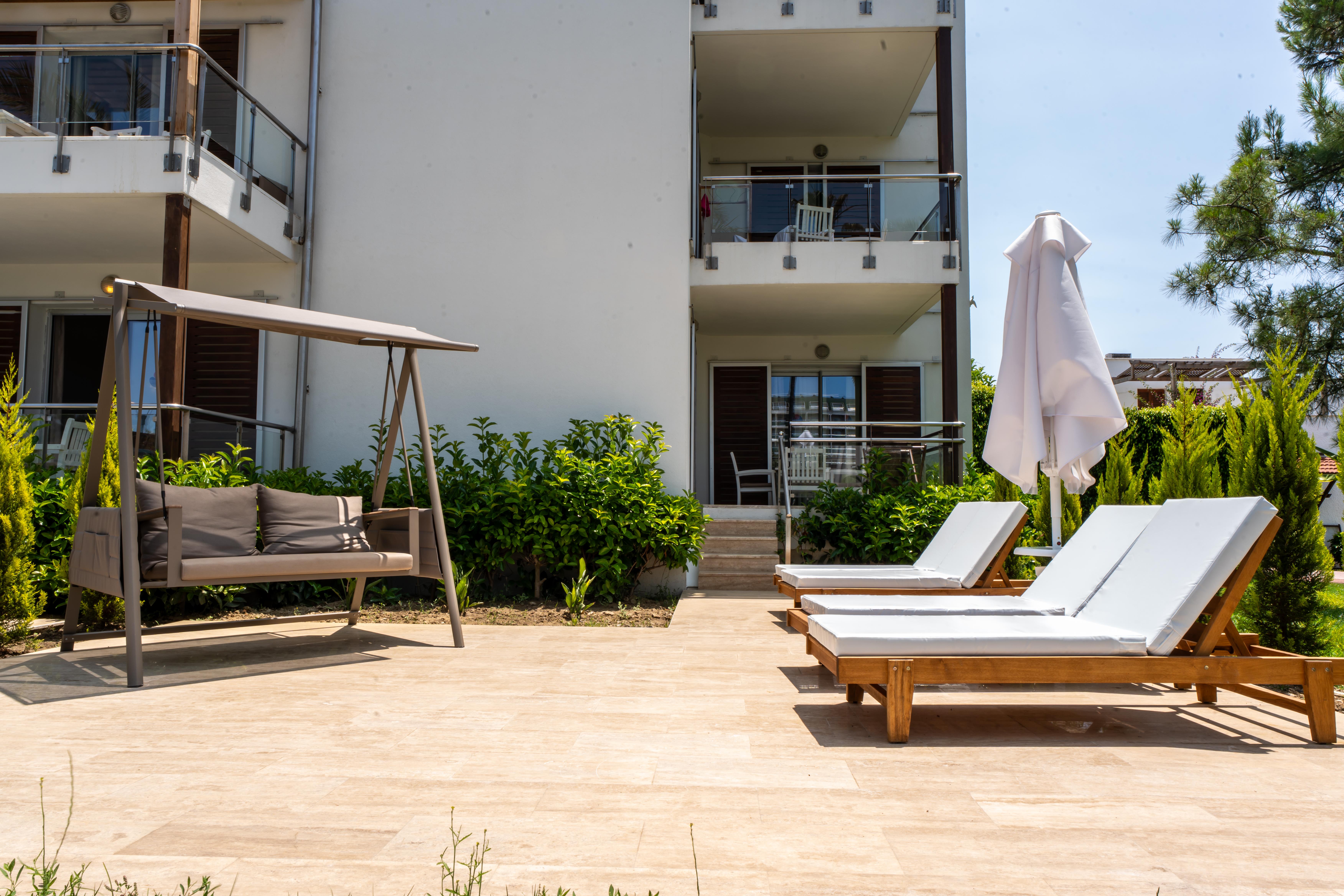 En az 3 yetişkin, En fazla 4 yetişkin.