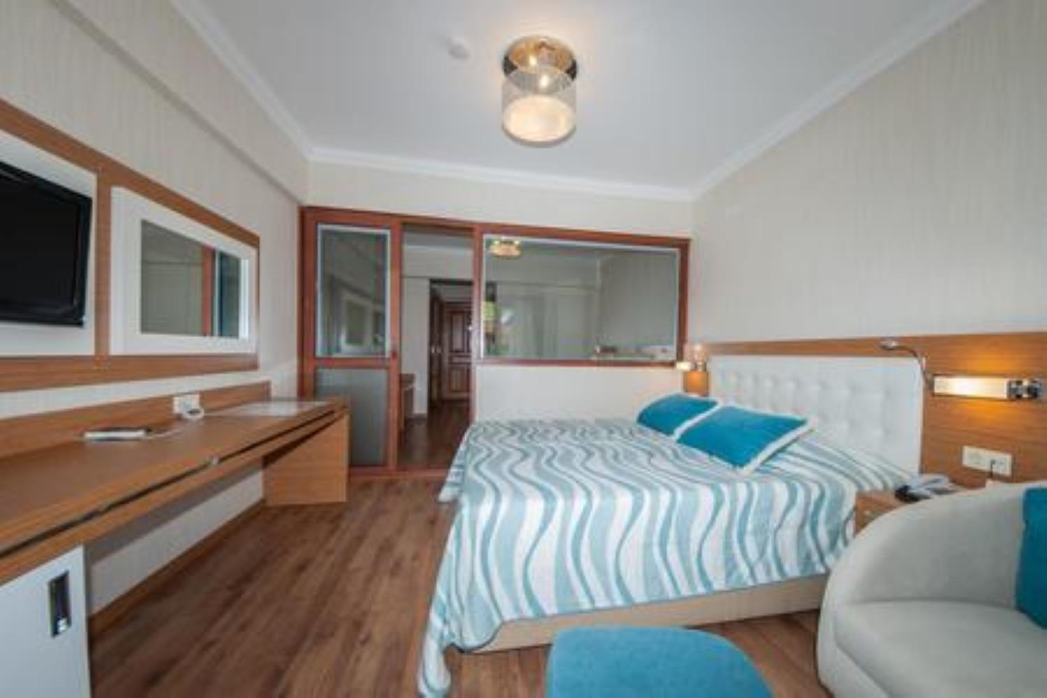 En az 2 yetişkin, En fazla 3 yetişkin veya 2 yetişkin + 1 çocuk.