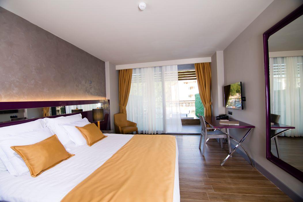 En fazla 3 yetişkin veya 2 yetişkin + 2 çocuk.