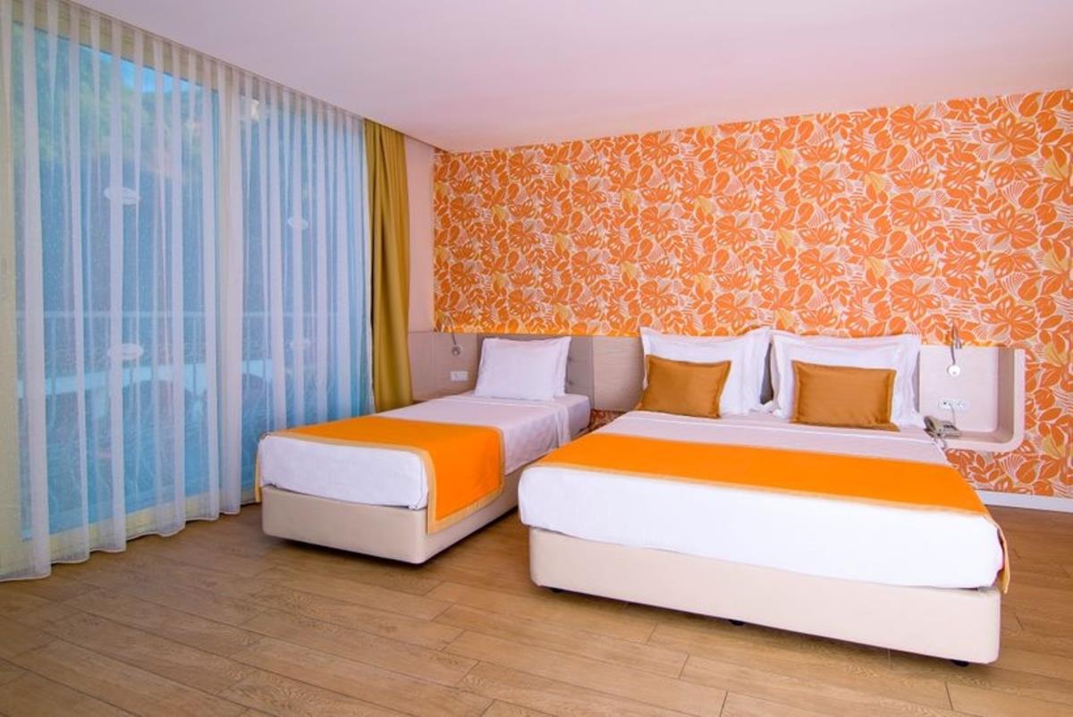 En az 3 yetişkin, En fazla 5 yetişkin veya 4 yetişkin + 1 çocuk.