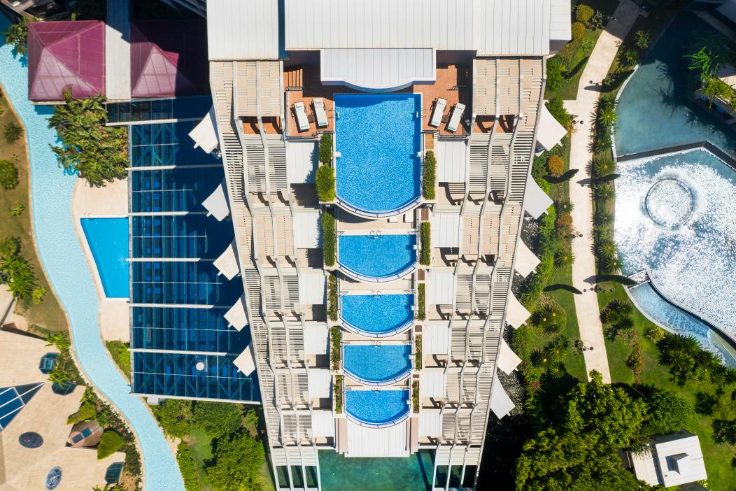 En az 3 yetişkin, En fazla 4 yetişkin + 1 çocuk veya 3 yetişkin + 2 çocuk.