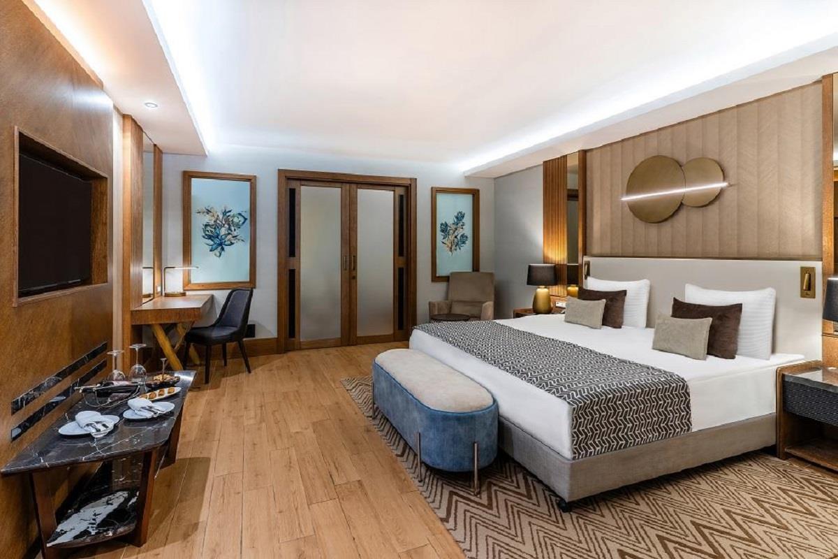 En az 2 yetişkin, En fazla 4 yetişkin veya 3 yetişkin + 1 çocuk.