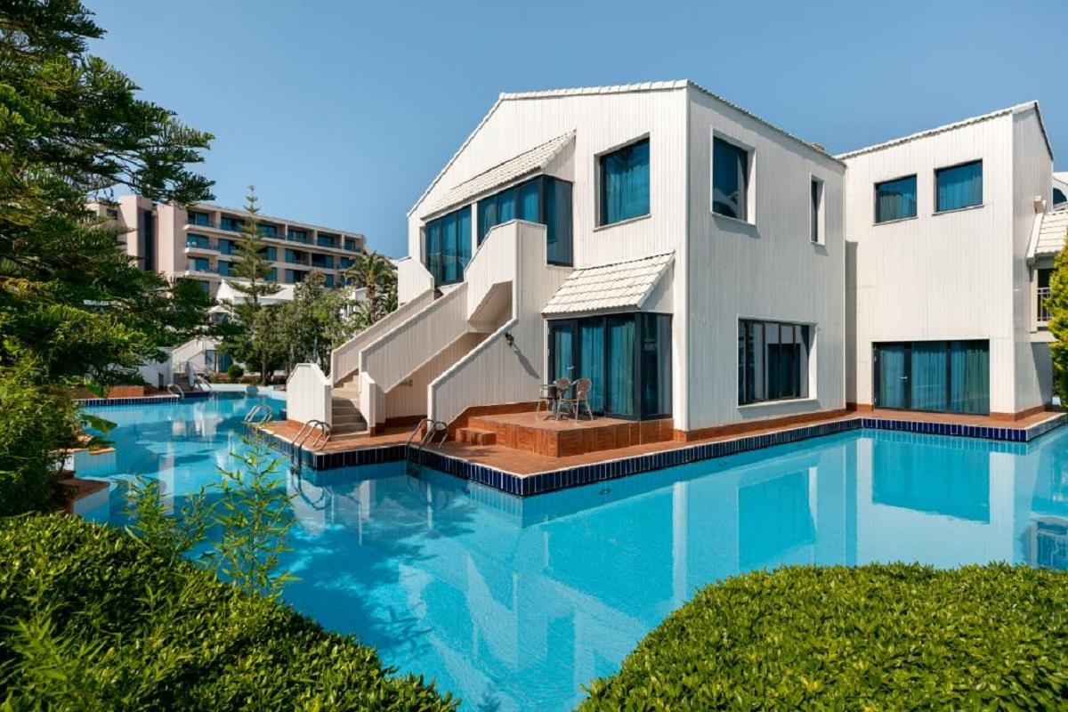 En az 2 yetişkin, En fazla 3 yetişkin + 1 çocuk veya 2 yetişkin + 2 çocuk.