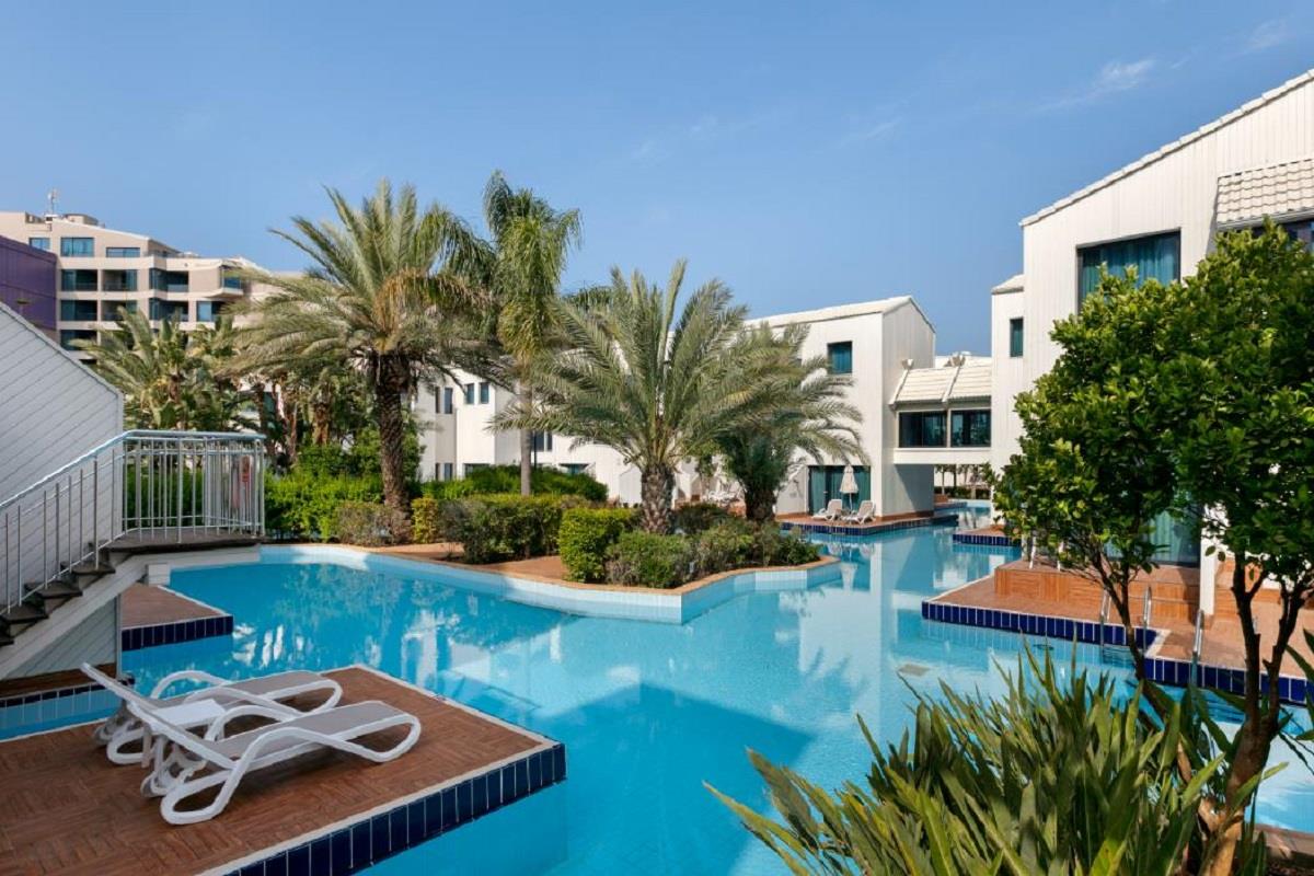 En az 2 yetişkin, En fazla 3 yetişkin + 1 çocuk veya 2 yetişkin + 2 çocuk.