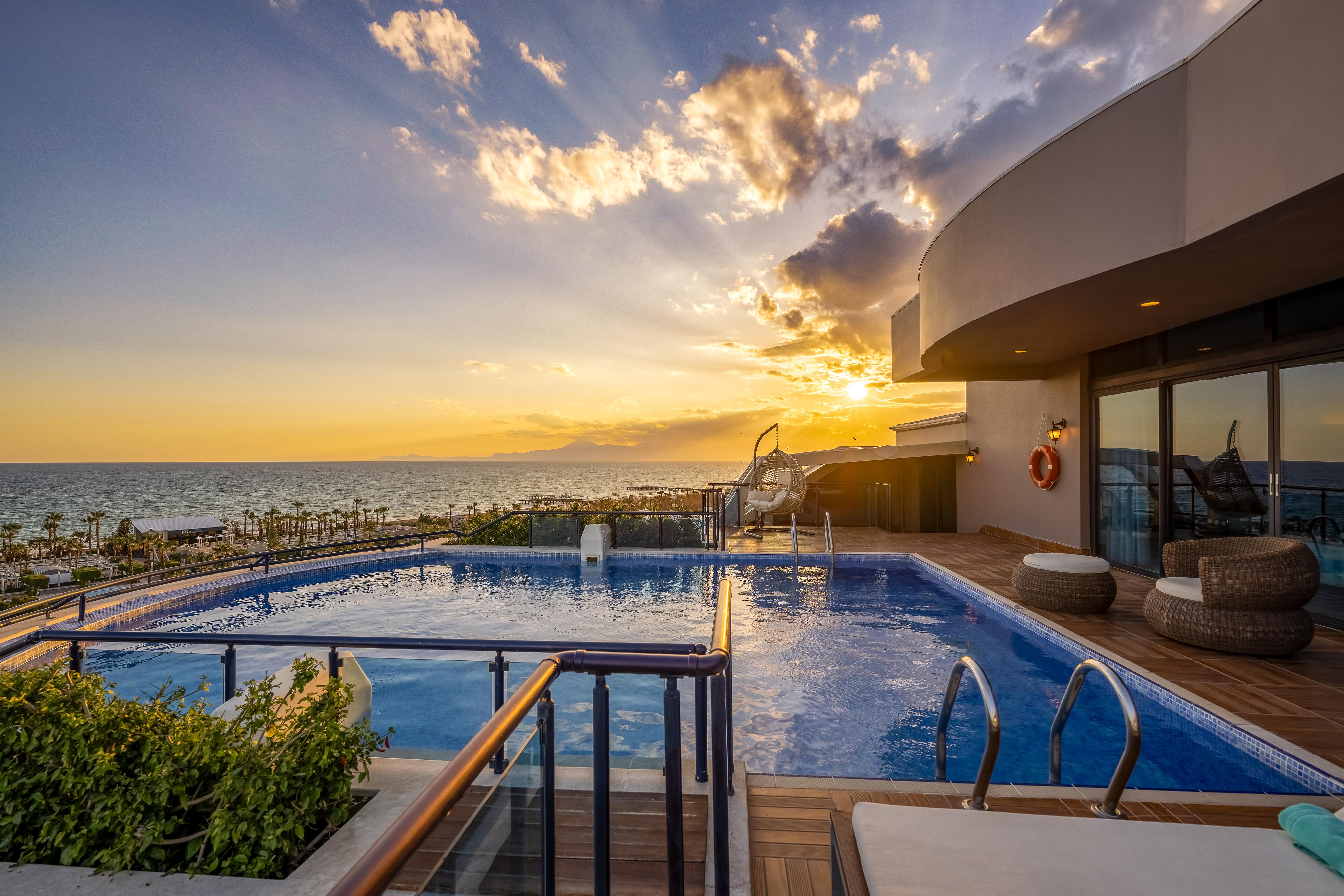 En az 2 yetişkin, En fazla 4 yetişkin + 1 çocuk veya 3 yetişkin + 2 çocuk.