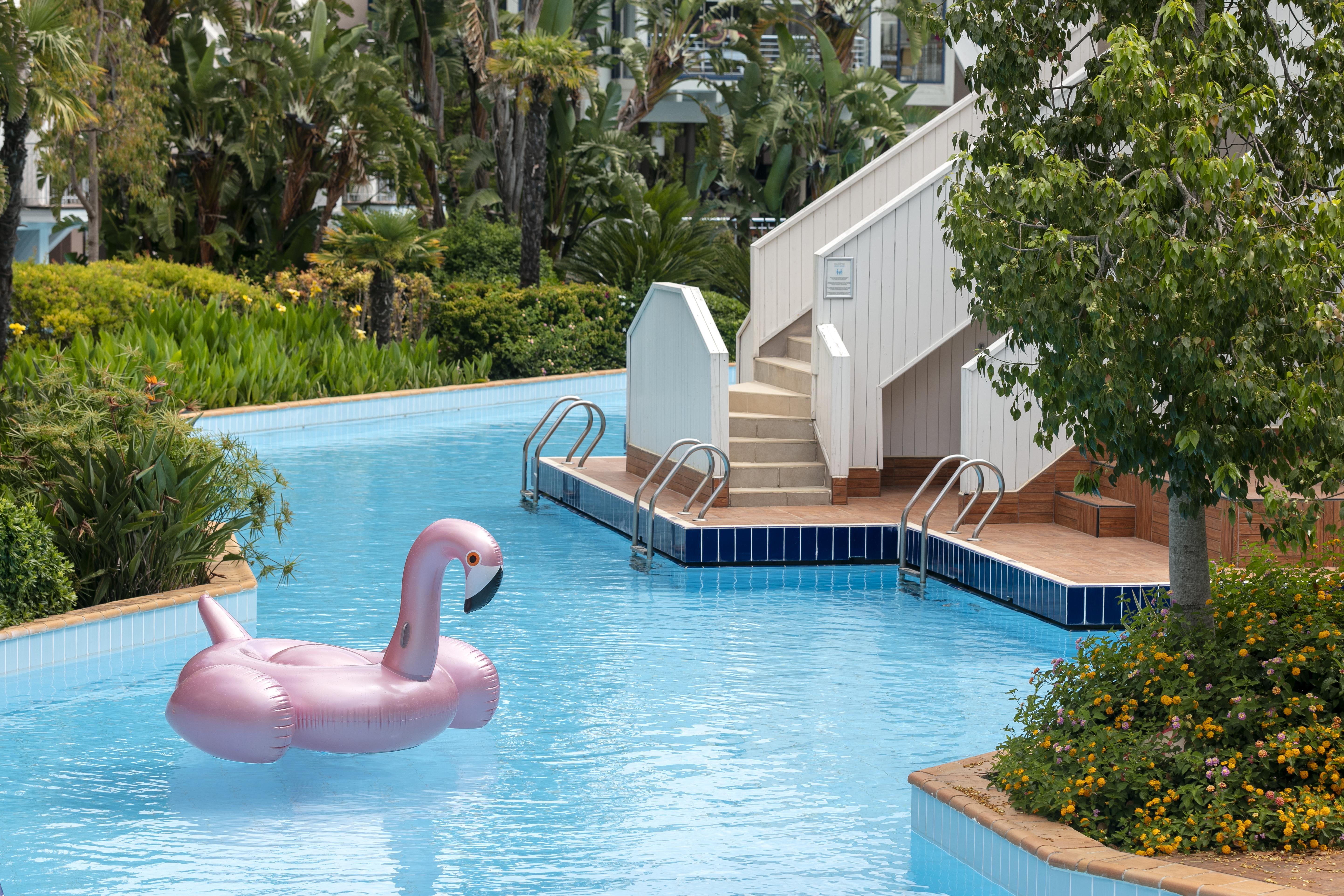 En az 2 yetişkin, En fazla 3 yetişkin + 1 çocuk veya 2 yetişkin + 2 çocuk.