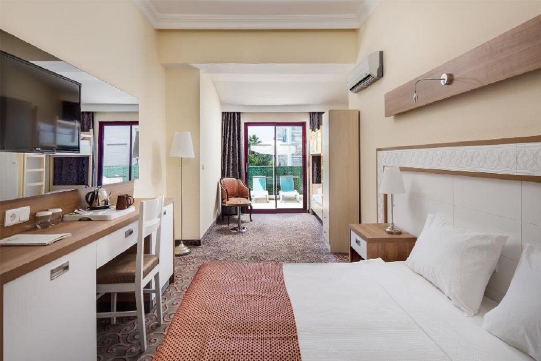 En az 2 yetişkin, En fazla 3 yetişkin + 1 çocuk veya 2 yetişkin + 2 çocuk.