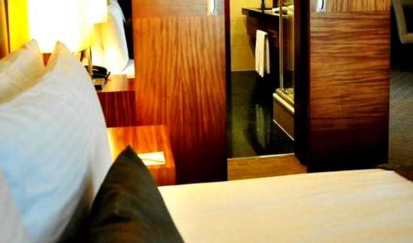 En fazla 3 yetişkin veya 2 yetişkin + 1 çocuk.