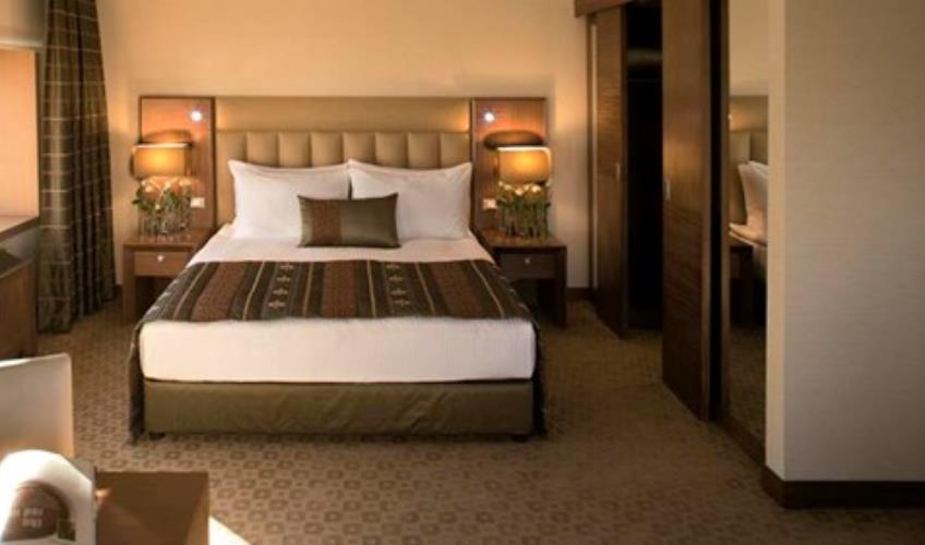 En fazla 3 yetişkin veya 2 yetişkin + 1 çocuk.