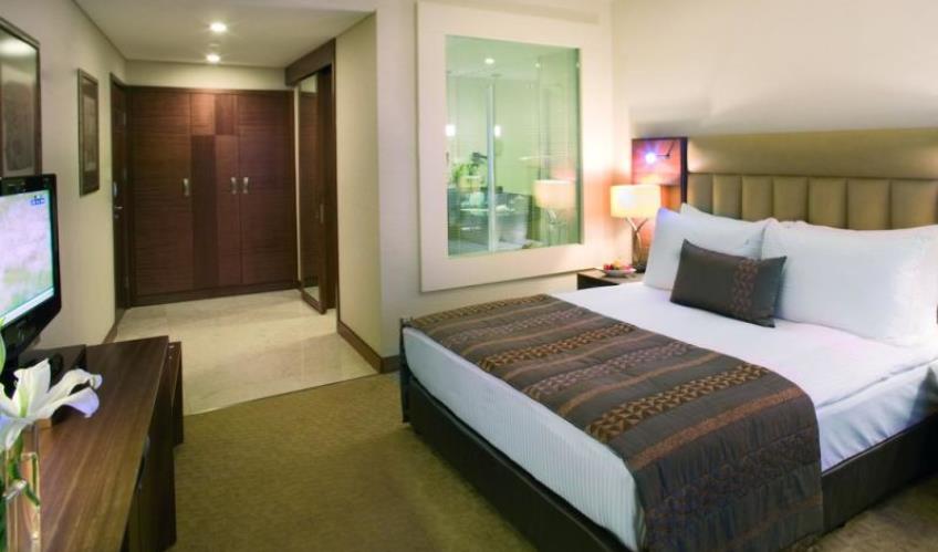 En fazla 2 yetişkin.