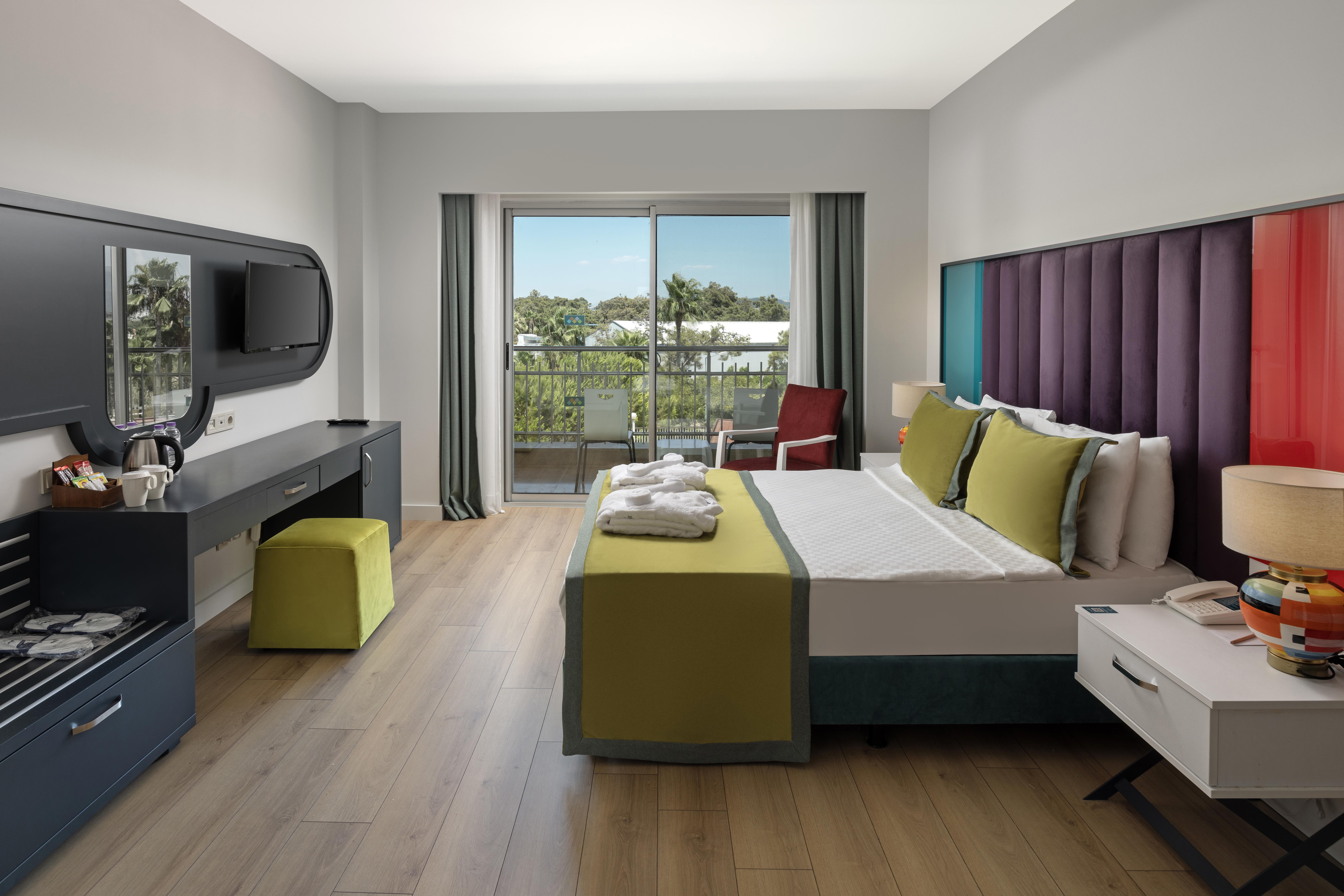 En az 2 yetişkin, En fazla 4 yetişkin veya 3 yetişkin + 1 çocuk.