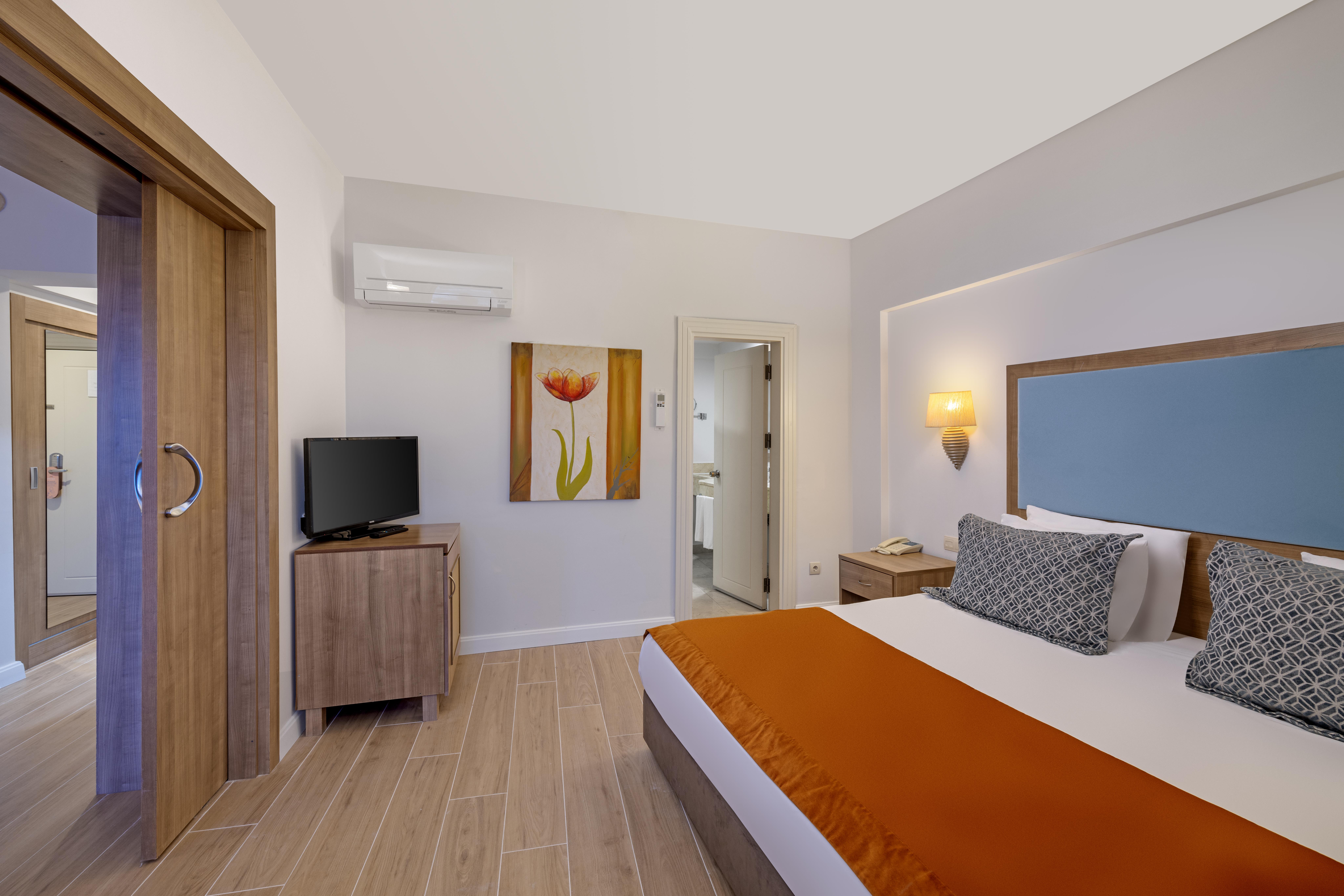 En fazla 4 yetişkin veya 3 yetişkin + 1 çocuk.