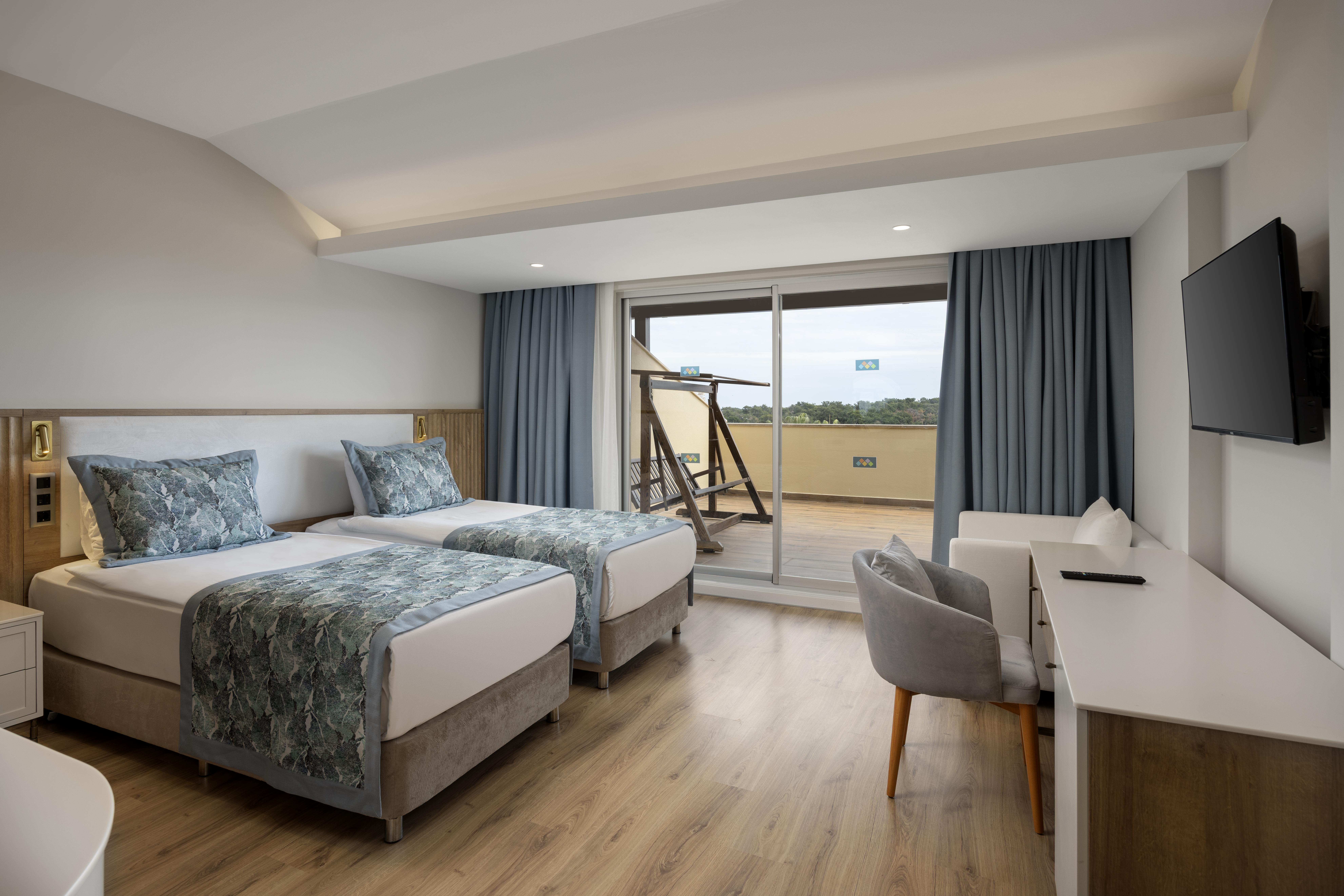 En az 2 yetişkin, En fazla 4 yetişkin + 1 çocuk veya 3 yetişkin + 2 çocuk.