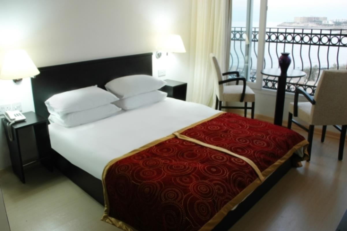 En fazla 3 yetişkin veya 2 yetişkin + 1 çocuk.