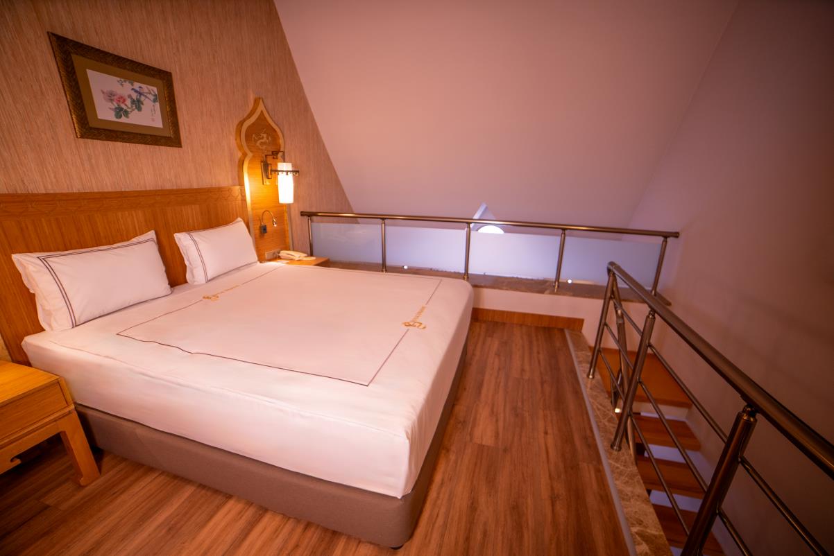 En az 2 yetişkin, En fazla 4 yetişkin veya 3 yetişkin + 1 çocuk.